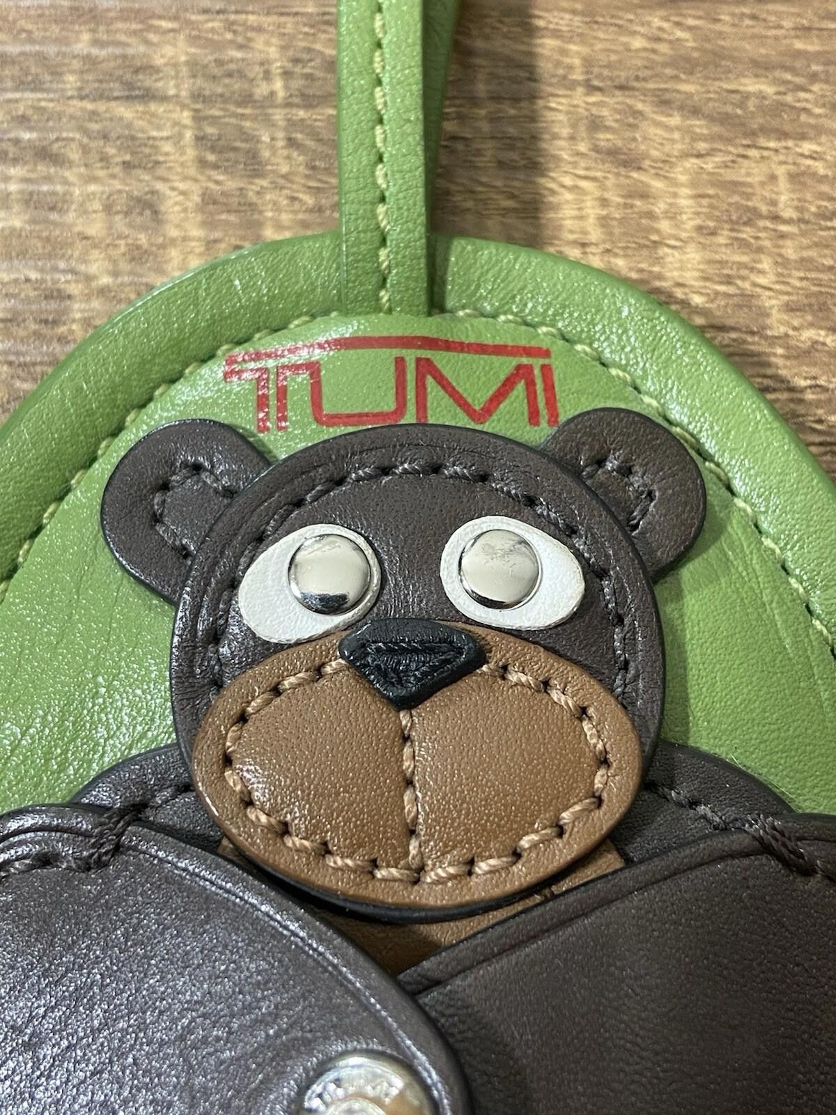 Tumi Rare cute Tumi green leather brown bear keychain bag charm Size ONE SIZE - 4 Thumbnail