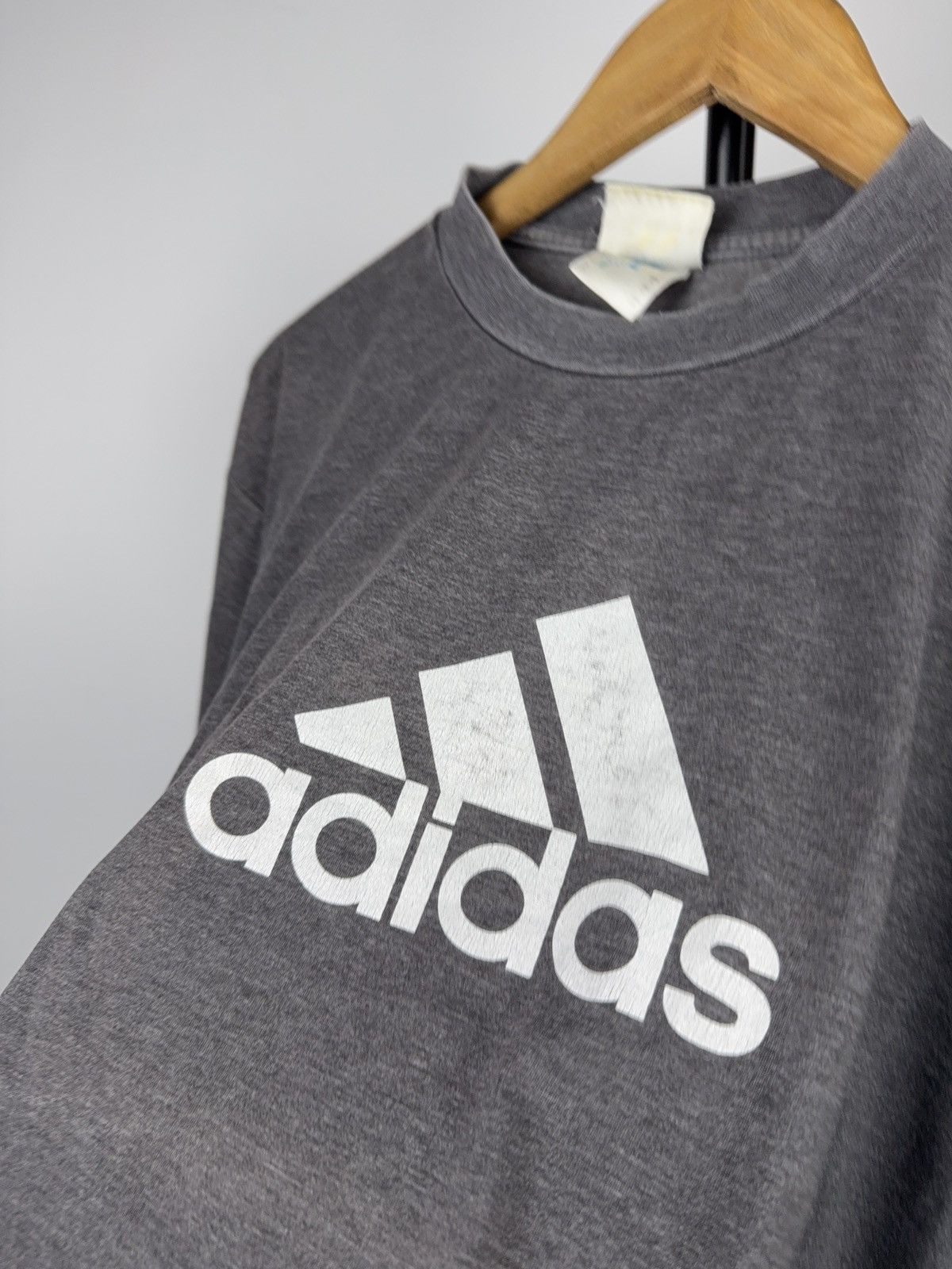 Adidas 90s Retro adidas Faded Grey Logo T-Shirt Vintage Sportswear Size US L / EU 52-54 / 3 - 4 Thumbnail