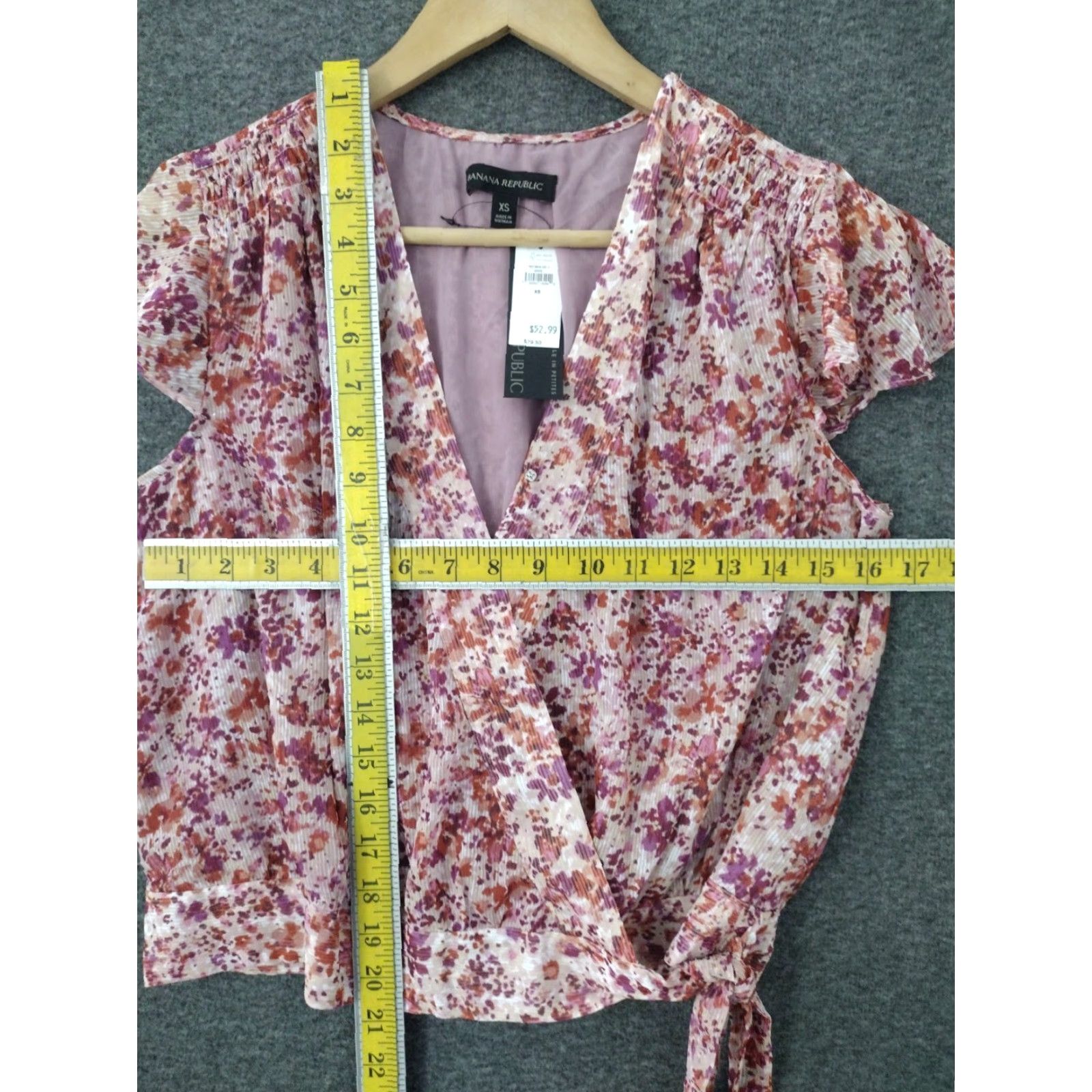 Banana Republic Banana Republic Plunge V-Neck Multicolor Tie Side Cap Sleeves XS Blouse Womens Floral Pattern Lightweight Polyester Blended Fabric Short Sleeve Size ONE SIZE - 4 Thumbnail