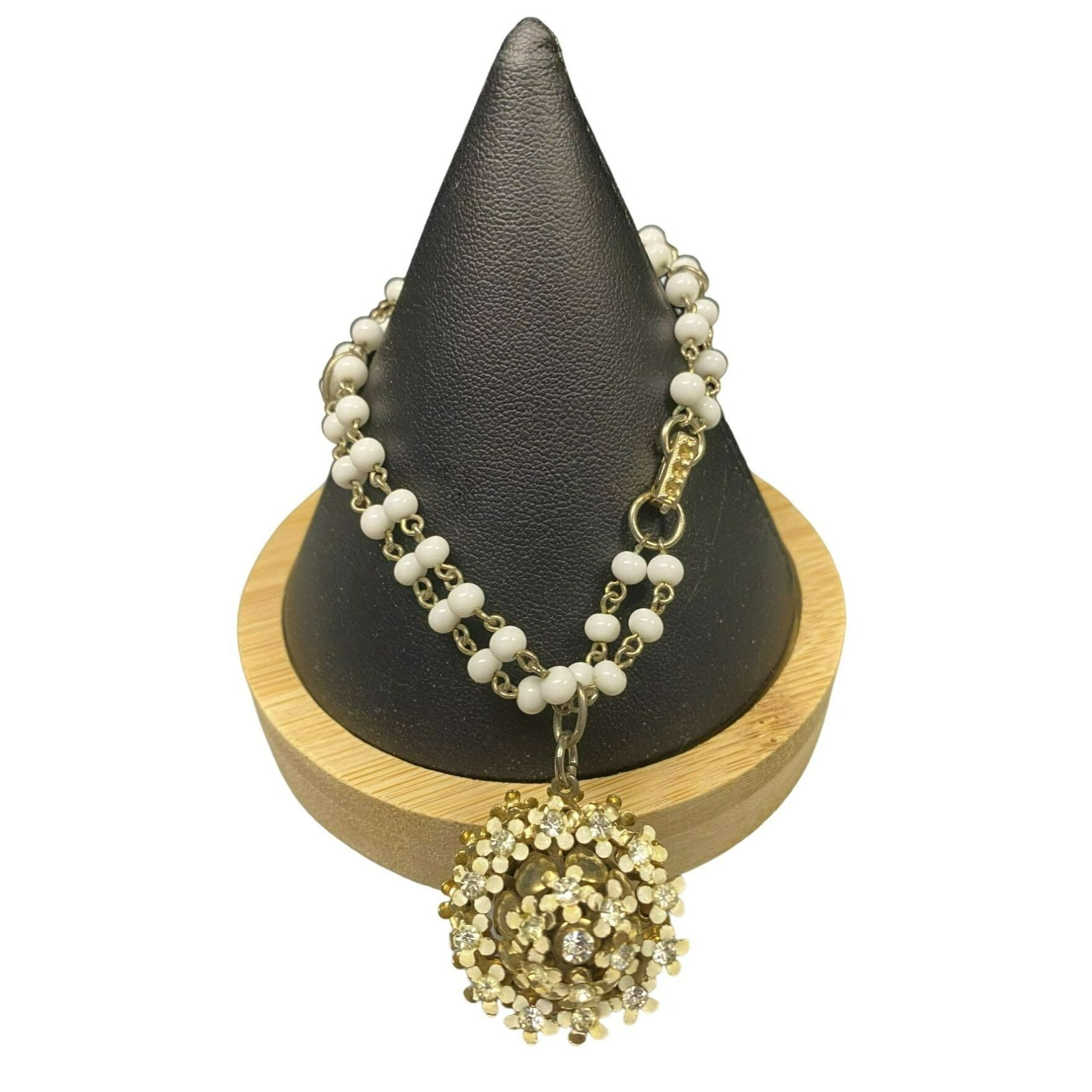 Other Vintage Kramer White Beaded Bracelet With Cream Daisy Floral Size ONE SIZE - 1 Thumbnail