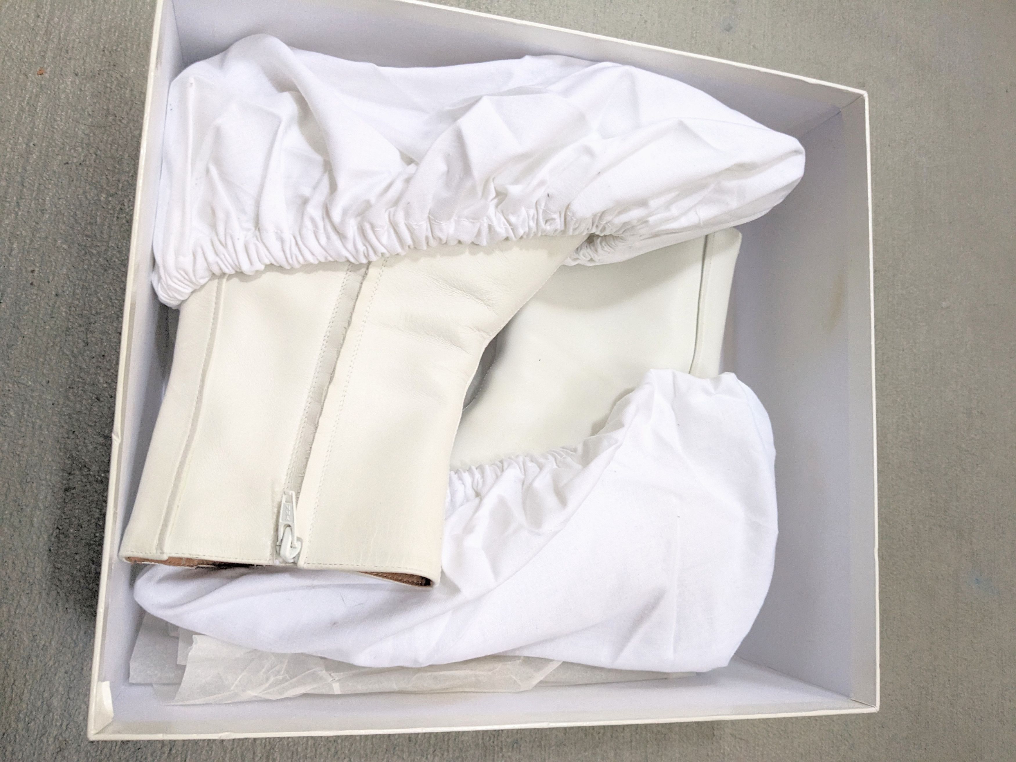 Maison Margiela Maison Margiela Boots Heels White Leather 7 40 Side Zip Size US 7 / EU 40 - 19 Thumbnail