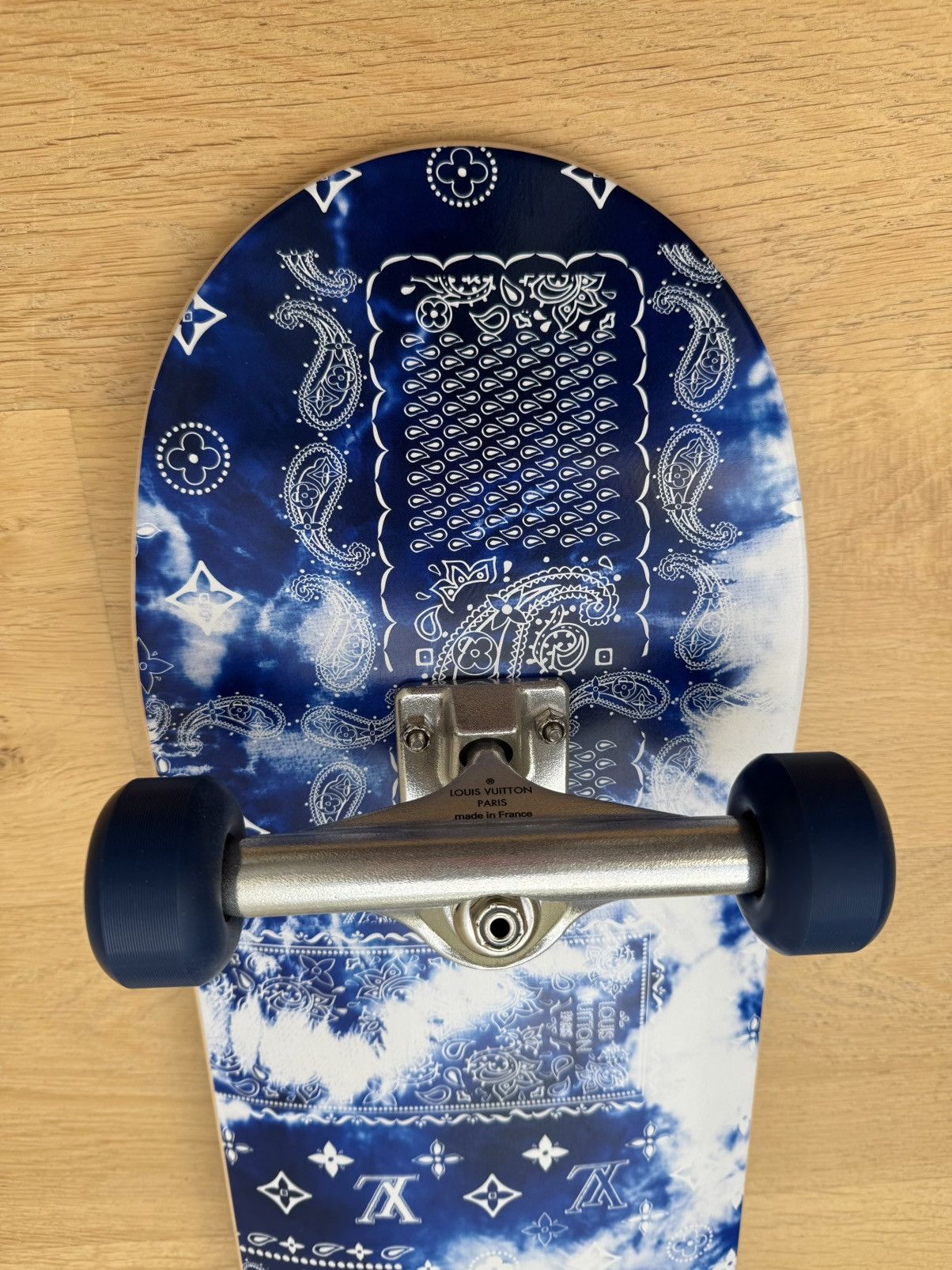 Louis Vuitton Louis Vuitton blue monogram bandana wood skateboard Size ONE SIZE - 3 Thumbnail