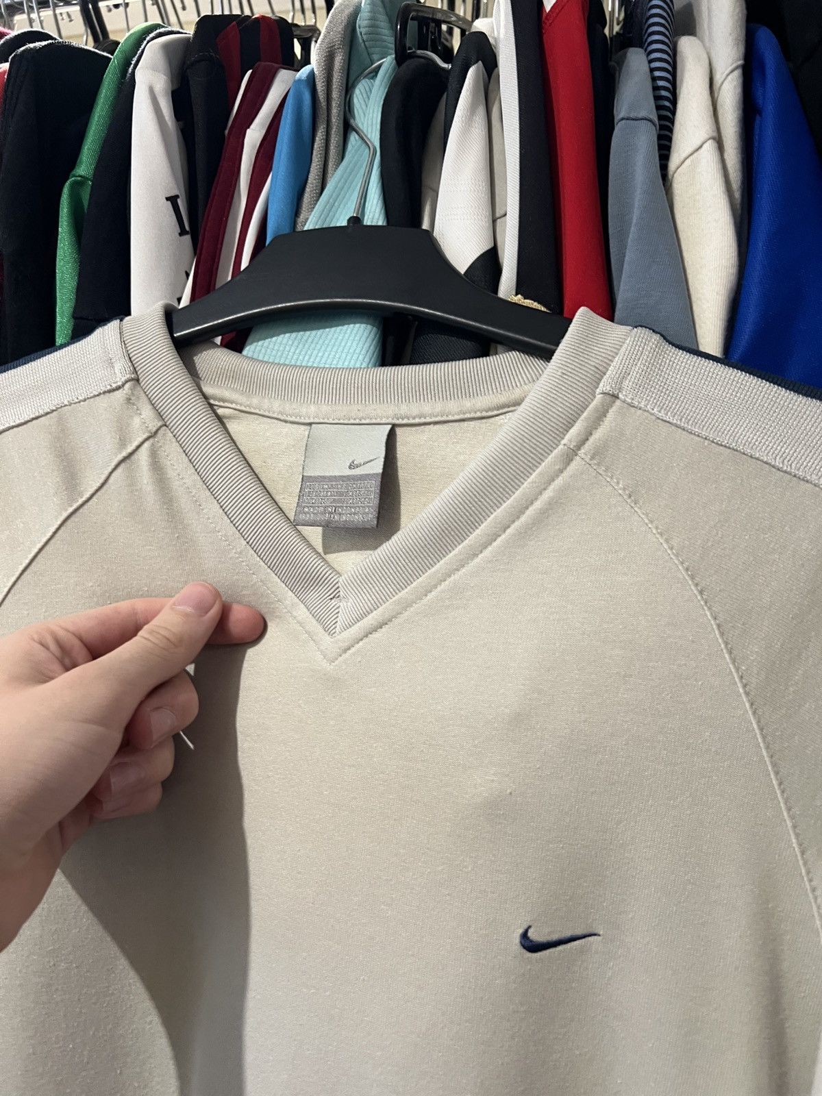 Nike 2002/2003 VINTAGE NIKE BEIGE V NECK HEAWY WEIGHT T SHIRT Size US L / EU 52-54 / 3 - 6 Thumbnail