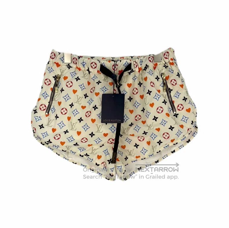 Louis Vuitton Louis Vuitton White playing card full logo nylon shorts Size 37" - 1 Thumbnail