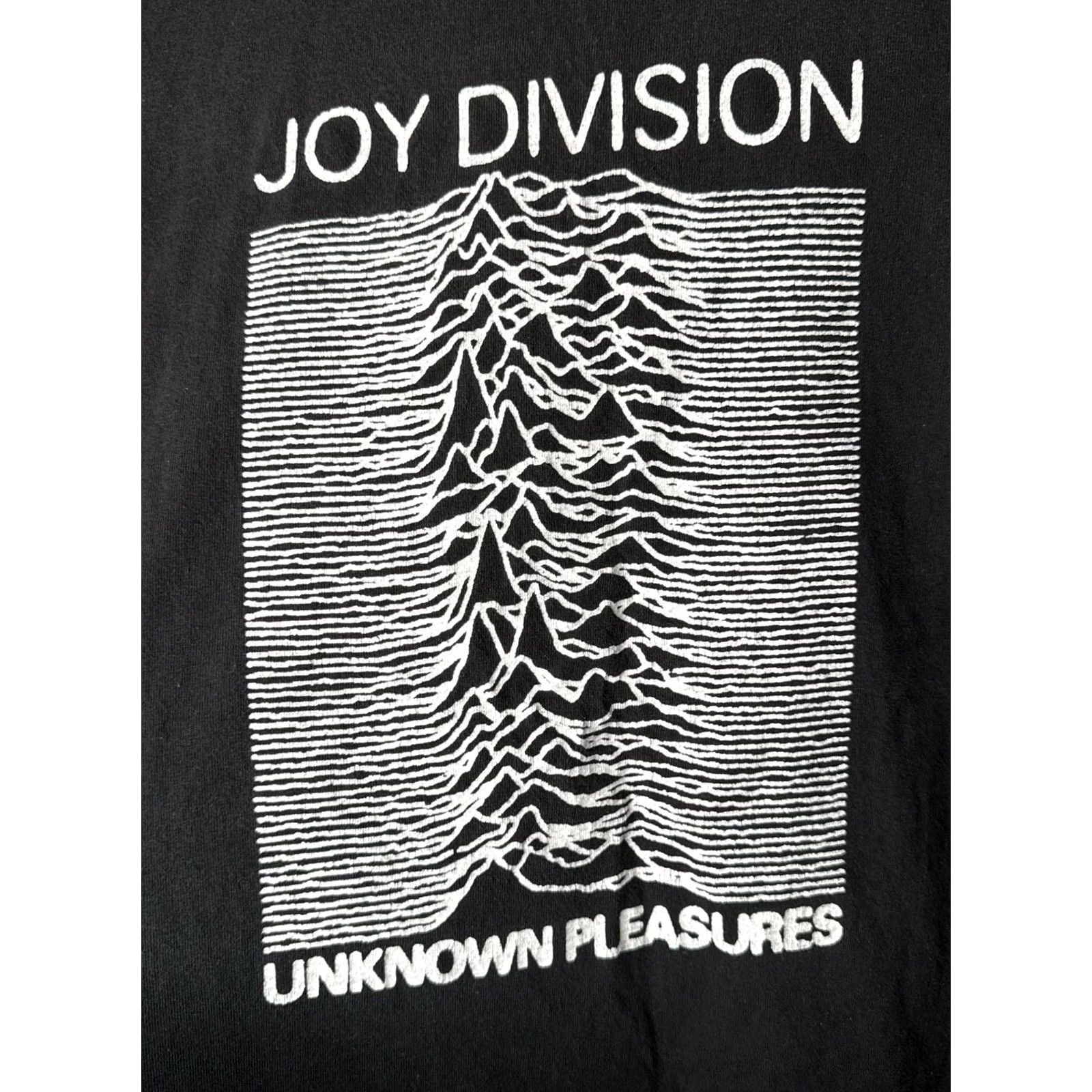Gildan Joy Division Shirt Black L Crew Neck Short Sleeve T-Shirt Band Graphic Print 2020s Mens Gildan Unknown Pleasures Size US L / EU 52-54 / 3 - 2 Thumbnail