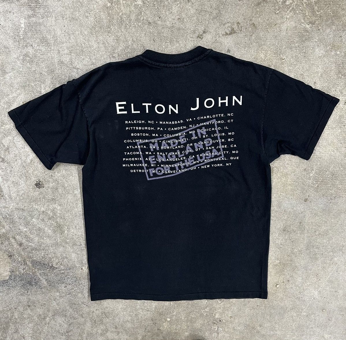 Band Tees Vintage 90s Elton John Born In The UK Graphic Band T-Shirt Size US XL / EU 56 / 4 - 2 Thumbnail