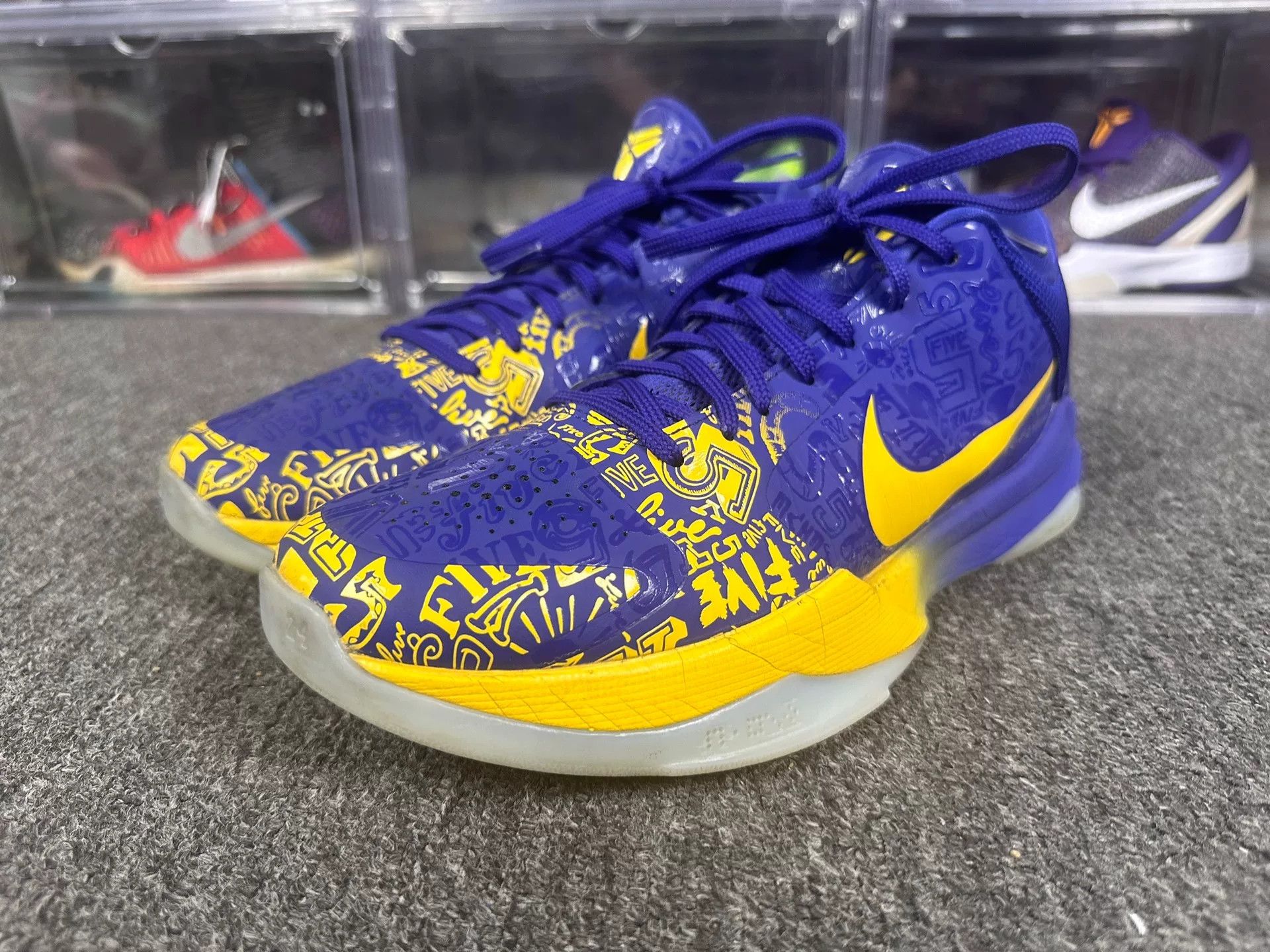 Nike Nike KOBE Lowtop Sneakers 9 Men Size US 9 / EU 42 - 1 Thumbnail