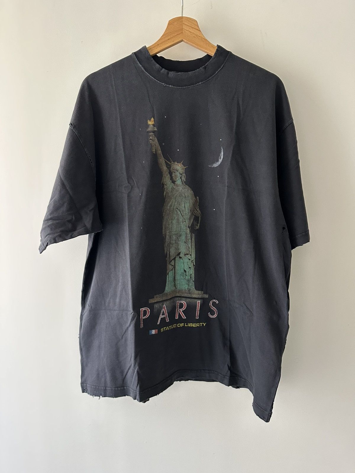 Balenciaga BALENCIAGA Statue of Liberty Paris T-Shirt (XS) | Grailed