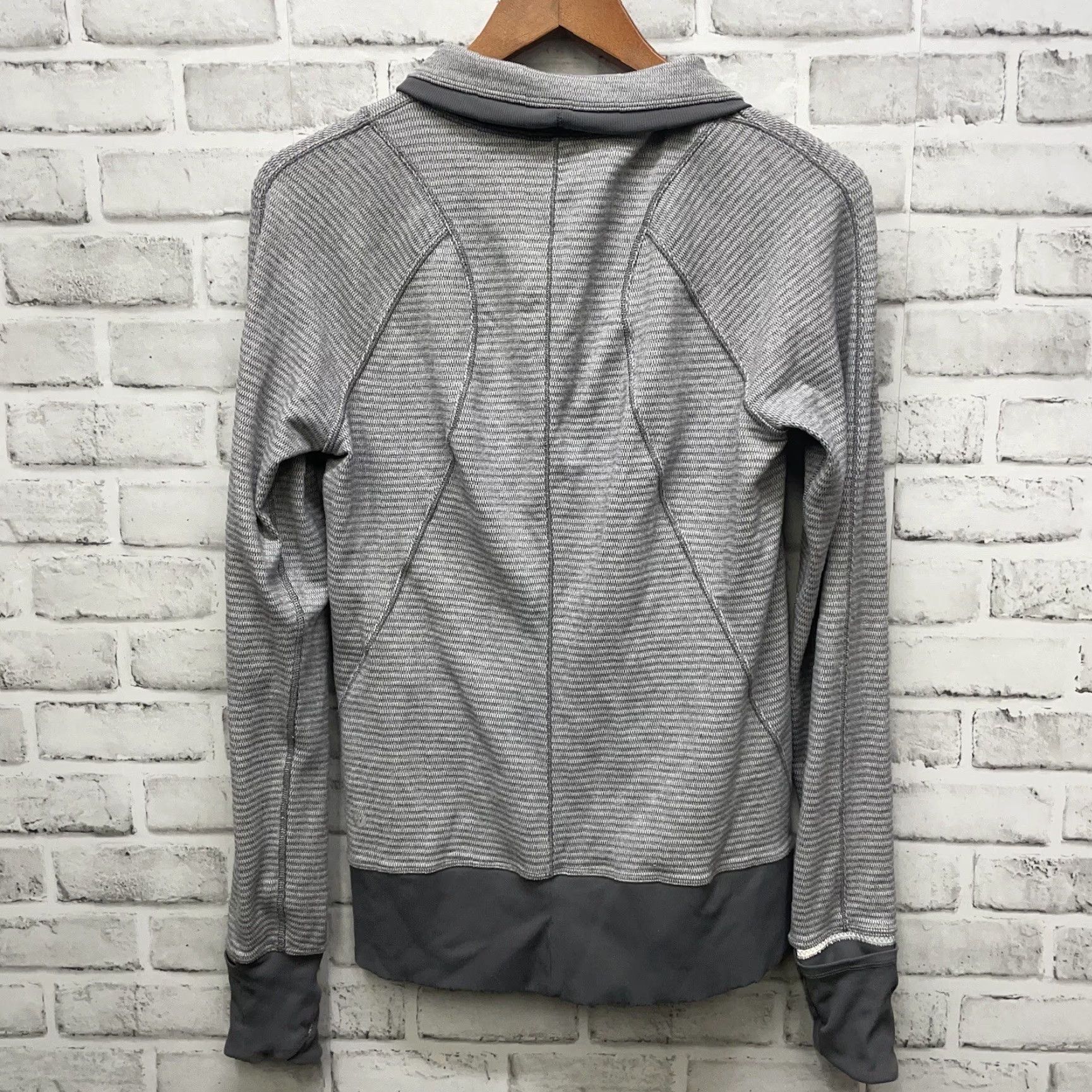 Lululemon Lululemon Gray Half Zip-Up Athletic Jacket Womens Size 10 - Gray, Basic Jacket, Activewear, Regular Fit, Polyester, Jacket, Women Size L / US 10 / IT 46 - 5 Thumbnail