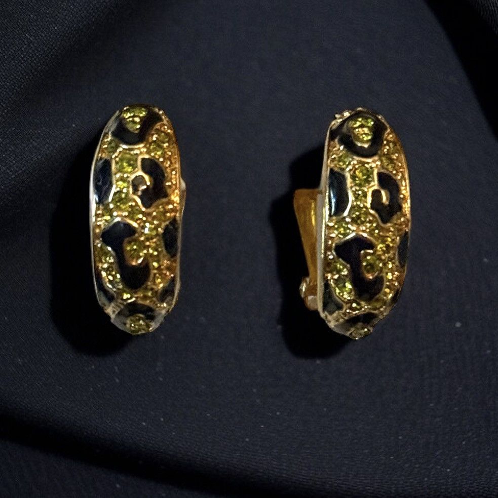 Vintage Vintage gold tone crystal leopard print clip on hoop earring Size ONE SIZE - 2 Thumbnail