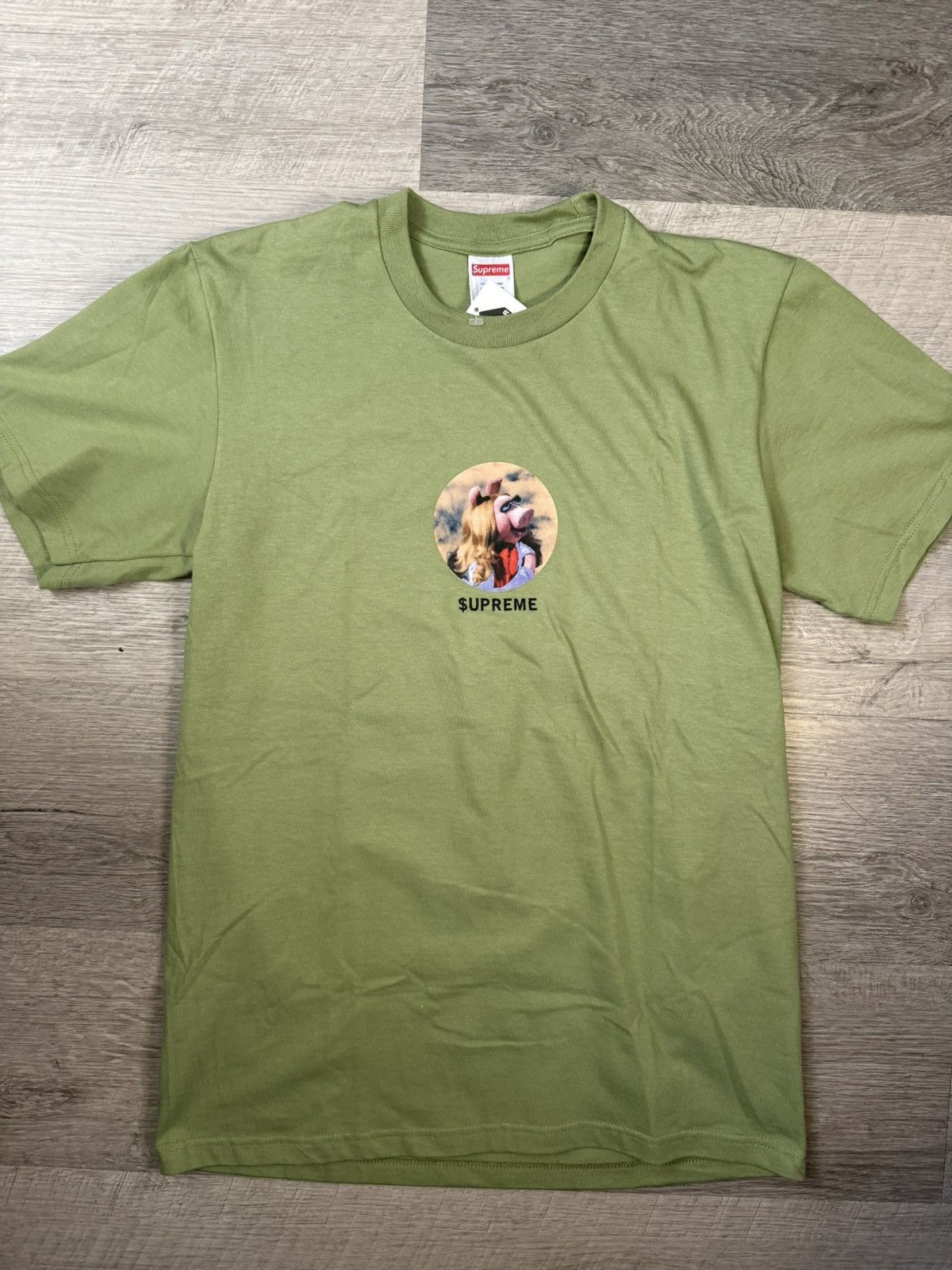Supreme Supreme Muppets Miss Piggy Tee Size US M / EU 48-50 / 2 - 1 Thumbnail
