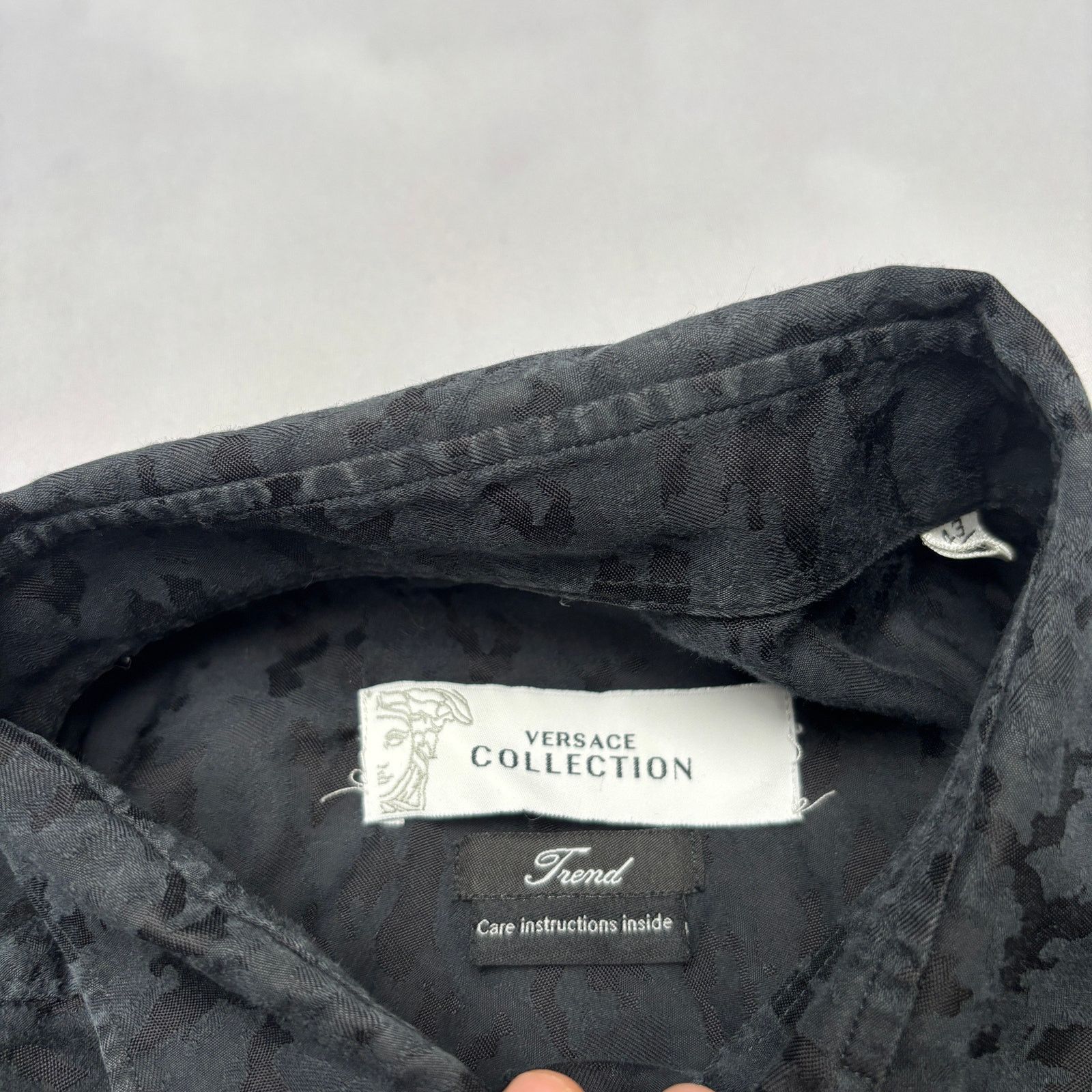 Versace VTG Versace Collection Black Jacquard Button Up Shirt 43/17 Size US L / EU 52-54 / 3 - 5 Thumbnail