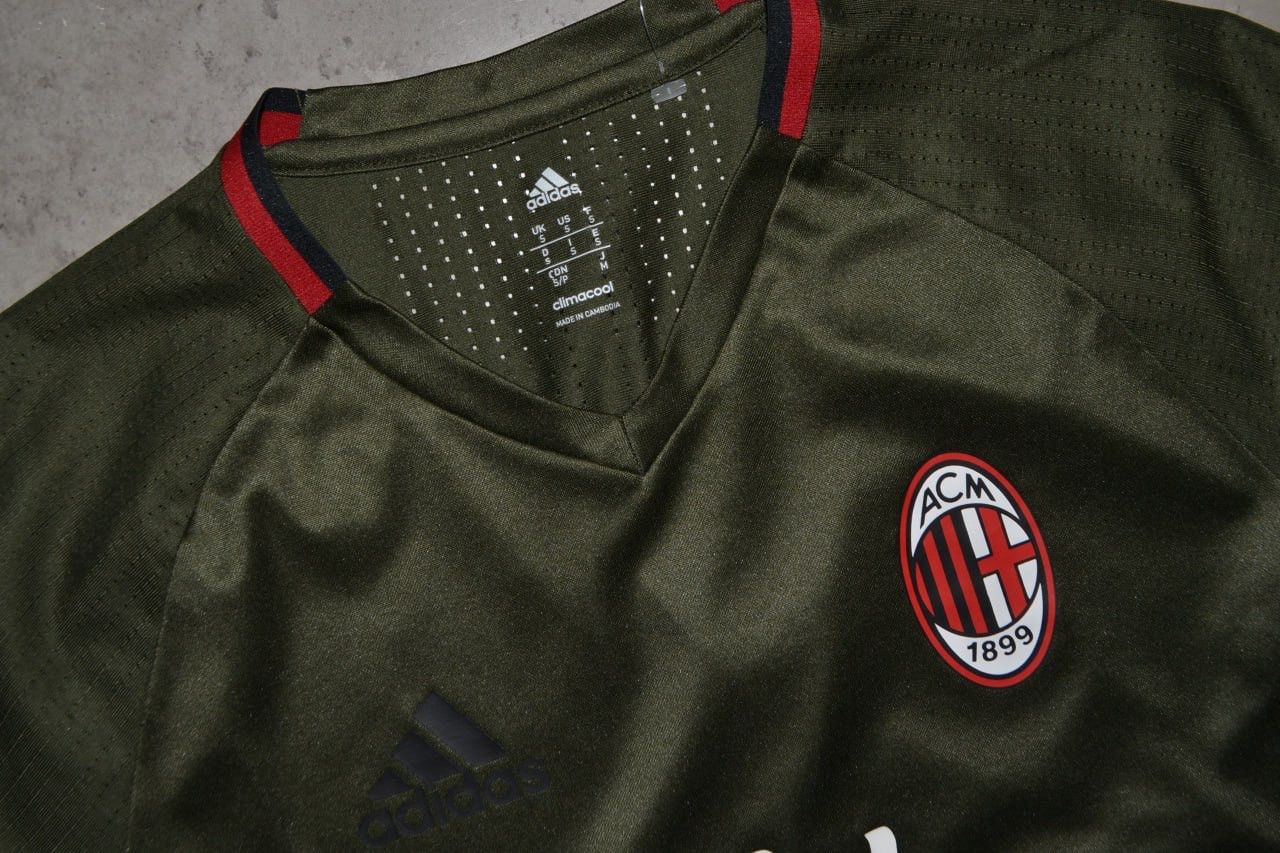 Nike FC MILAN ADIDAS 2016/2017 FOOTBALL SOCCER JERSEY SIZE S Size US S / EU 44-46 / 1 - 3 Thumbnail