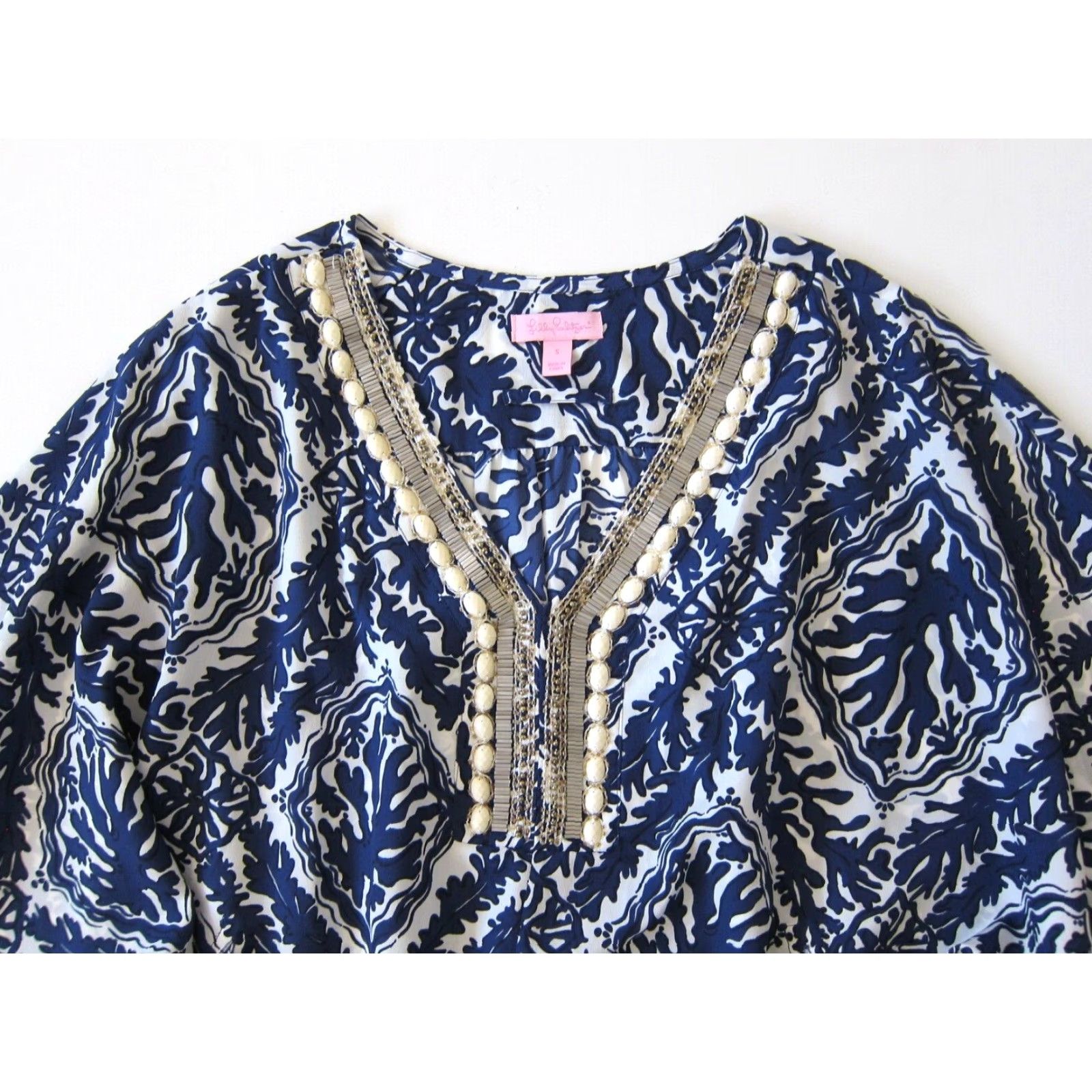 Lilly Pulitzer Lilly Pulitzer Blue White Floral V-Neck 3/4 Sleeve Beaded Tunic Shirt Dress S Size S / US 4 / IT 40 - 3 Thumbnail