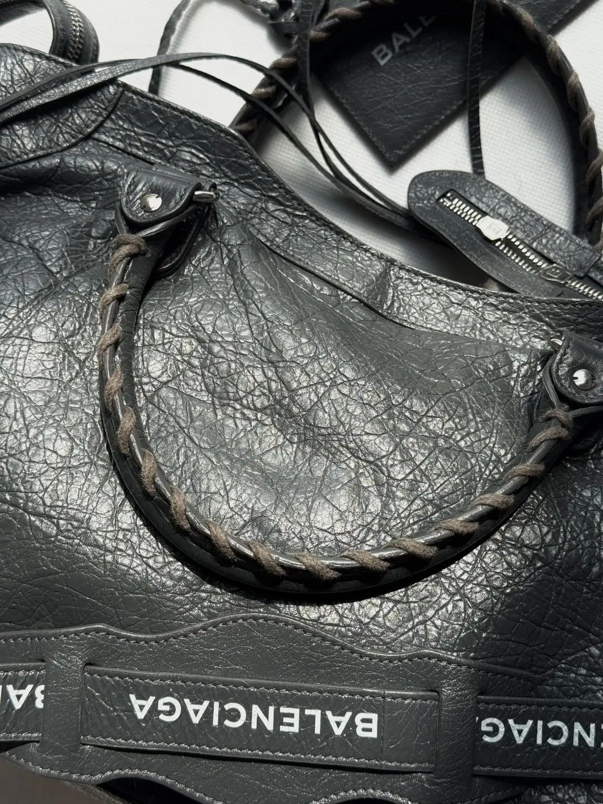 Balenciaga Vintage Balenciaga 00s City Bag Distressed Leather Handbag Size ONE SIZE - 20 Thumbnail