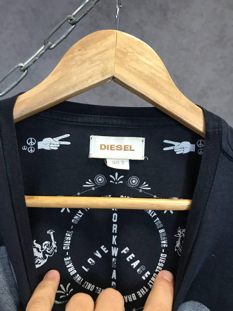 Designer Diesel Peace big center logo tee Size US S / EU 44-46 / 1 - 6 Thumbnail