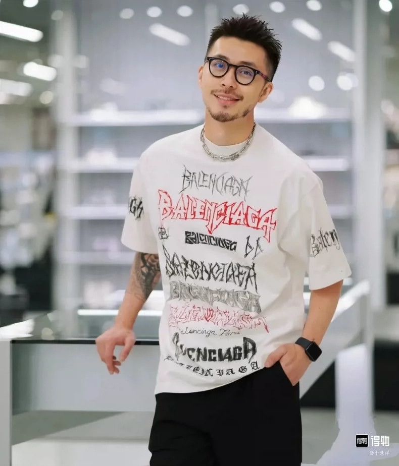 Balenciaga Balenciaga New Year series Logo letter printed round neck Size US XS / EU 42 / 0 - 7 Thumbnail