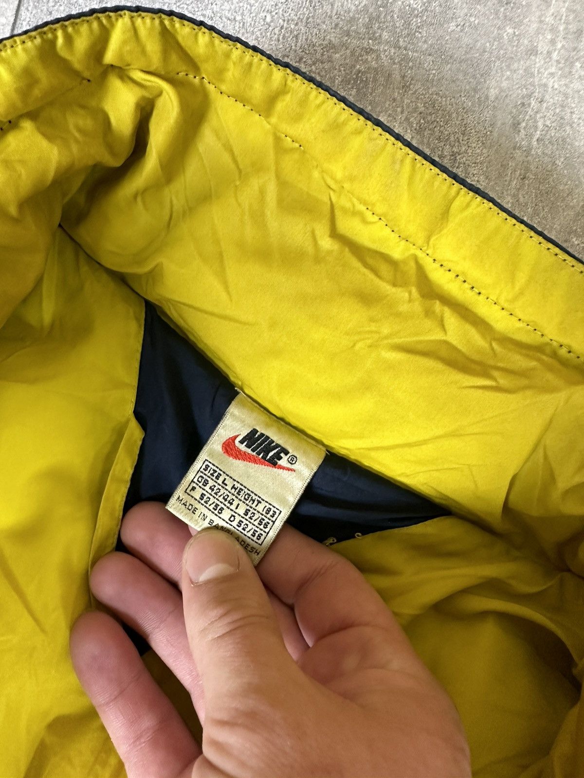 Vintage Men’s vintage rare Nike overprint logo Down jacket Size US L / EU 52-54 / 3 - 17 Thumbnail
