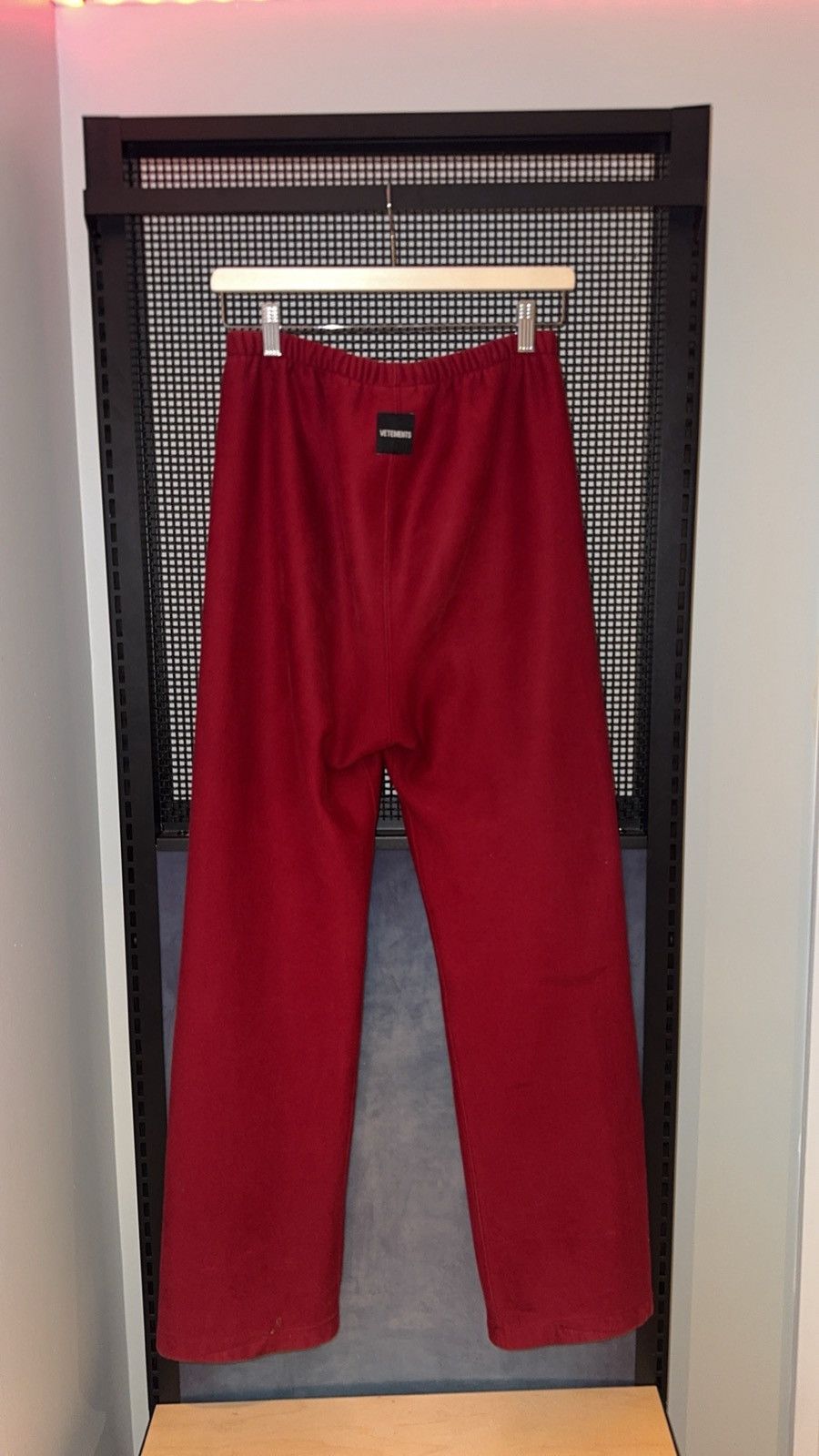 Vetements Vetements Spellout Logo Sweatpants Red Size US 30 / EU 46 - 2 Thumbnail