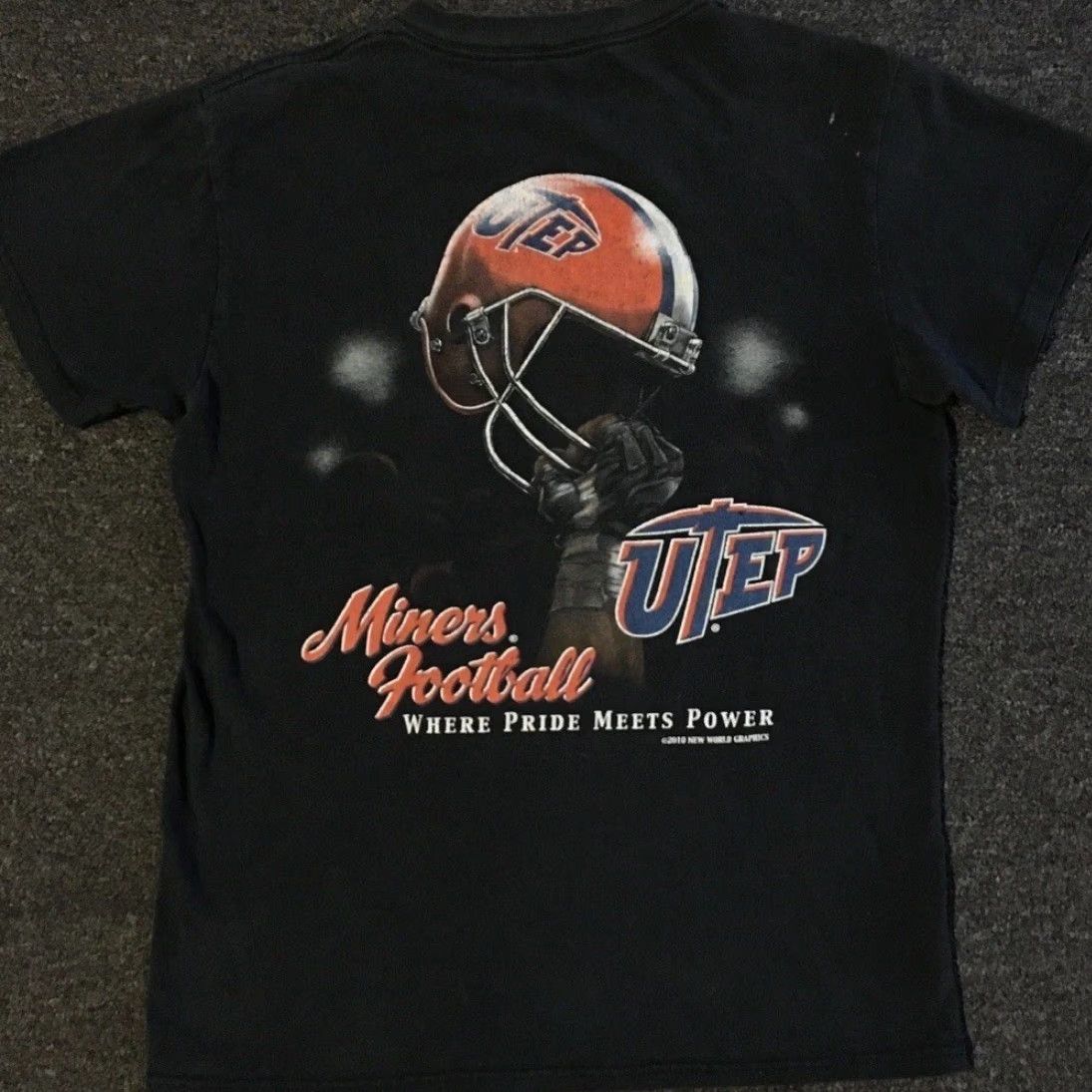 Vintage VINTAGE UTEP Miners Football Faded Distress Shirt S AOP Black Mens Small T-Shirt 90s Grunge College PE Track USA USA, College, Grunge, 90s, Football Size US S / EU 44-46 / 1 - 2 Thumbnail