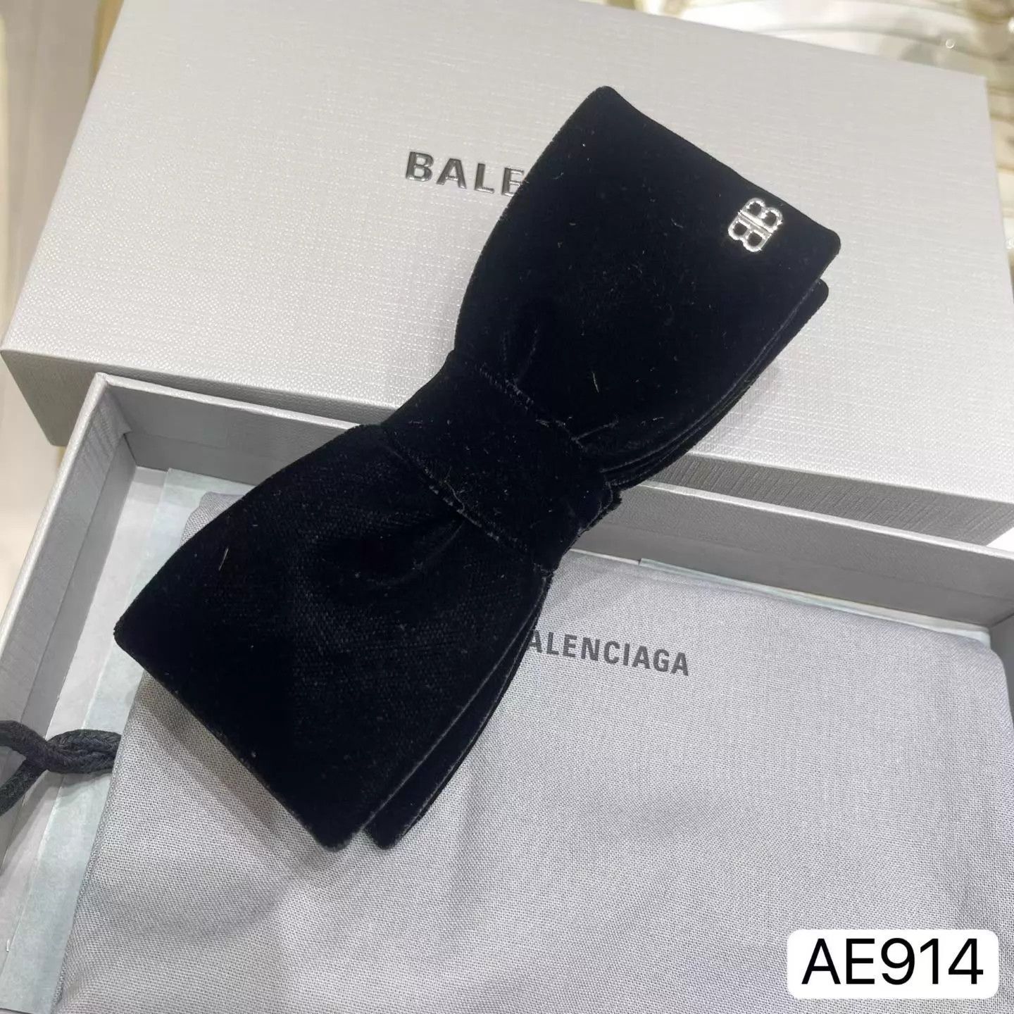 Balenciaga Balenciaga Bow Hair Clip New with Dust Bag & Box Size ONE SIZE - 6 Thumbnail