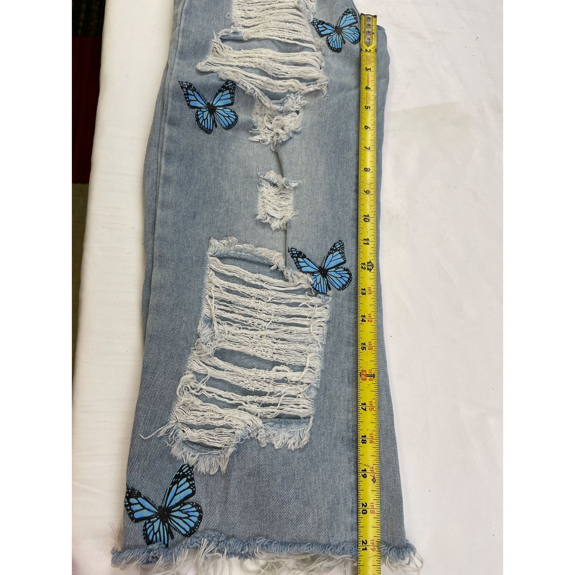 Shein Shein Women's Blue Ripped Butterflies Cropped Jeans Size XS Size 26" / US 2 / IT 38 - 7 Thumbnail