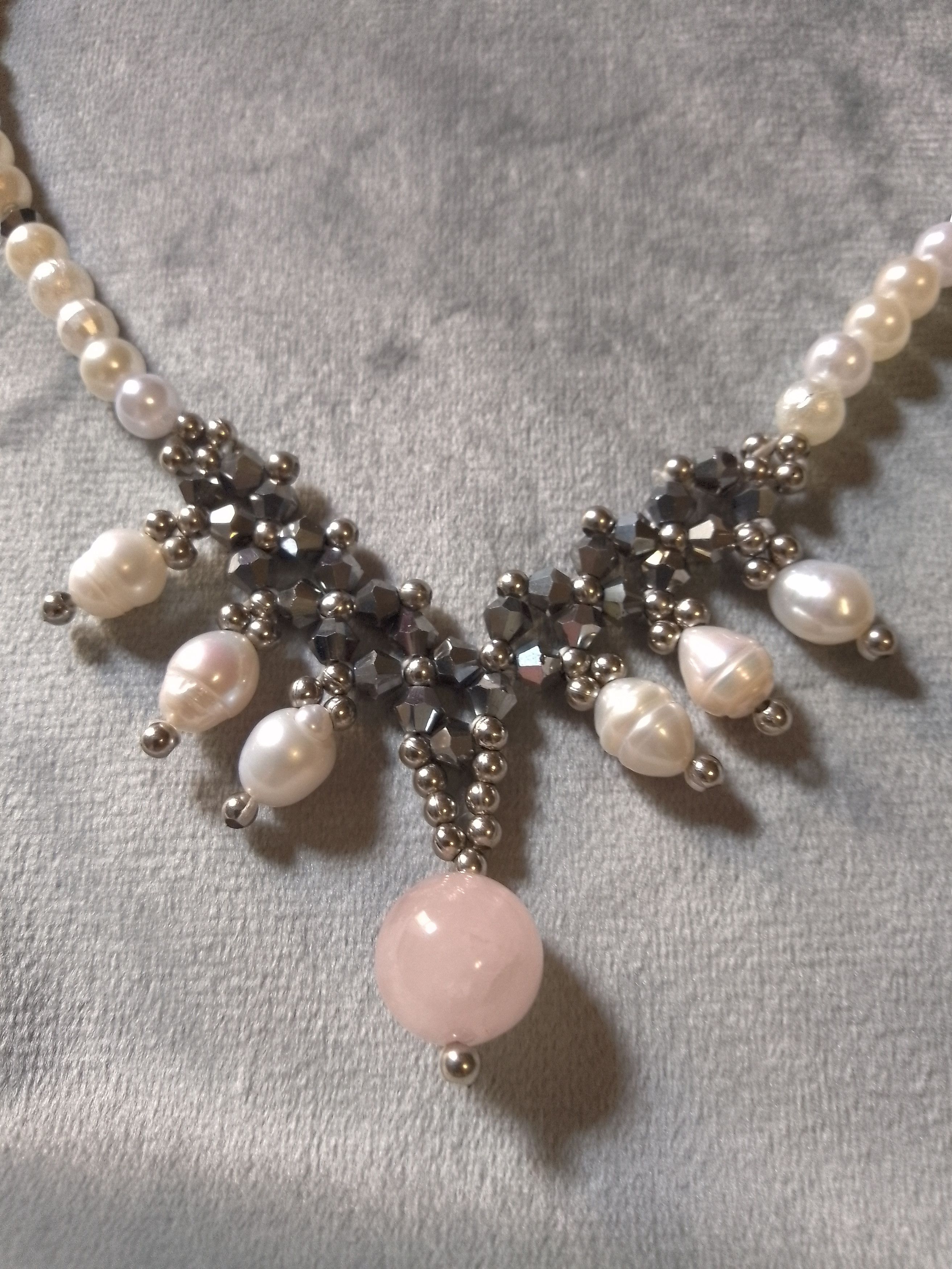 Handmade Necklace with freshwater pearls and rose quartz Size ONE SIZE - 6 Thumbnail