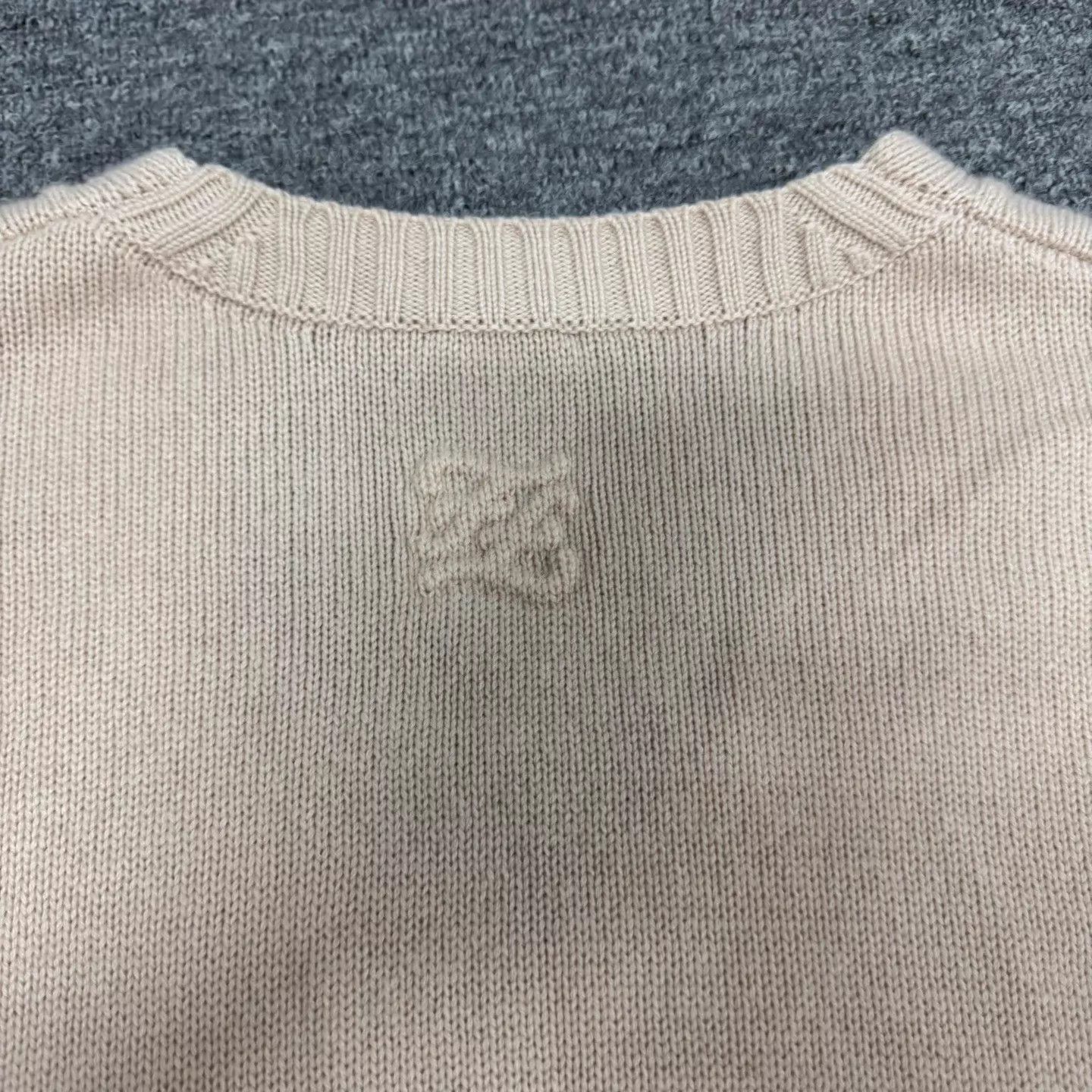 Fendi Fendi V-neck FF back jacquard cashmere sweater 36 Size XS / US 0-2 / IT 36-38 - 5 Thumbnail