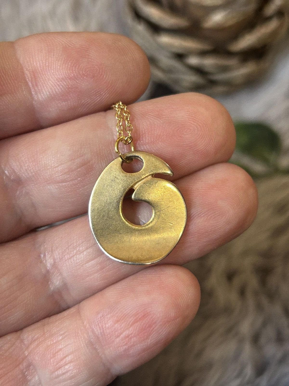 Handmade Handcrafted vintage gold swirl design pendant necklace Size ONE SIZE - 4 Thumbnail