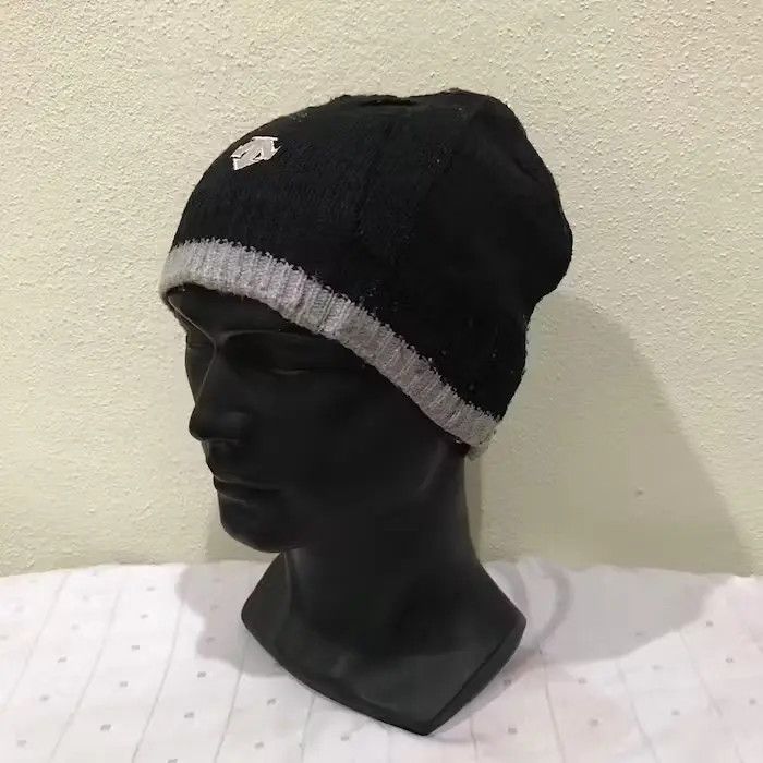 Descente × Vintage Descente Small Logo Beanie Hat Size ONE SIZE - 3 Thumbnail