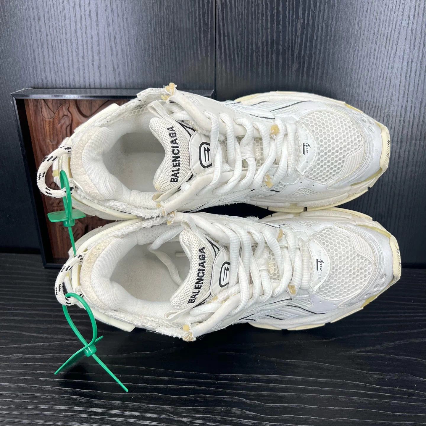 Balenciaga Balenciaga Runner Distressed White 42 OG Size US 9 / EU 42 - 6 Thumbnail