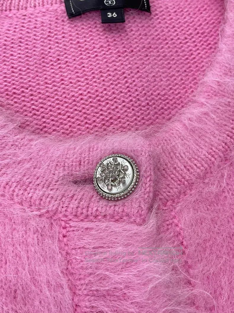 Chanel Chanel Snow Series Pink Snowflake Button Cashmere Cardigan Size XS / US 0-2 / IT 36-38 - 2 Thumbnail