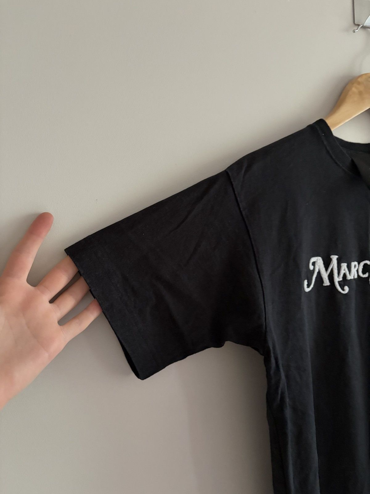 Marc Jacobs Marc Jacobs Black Beaded Logo T-Shirt Size US XS / EU 42 / 0 - 4 Thumbnail