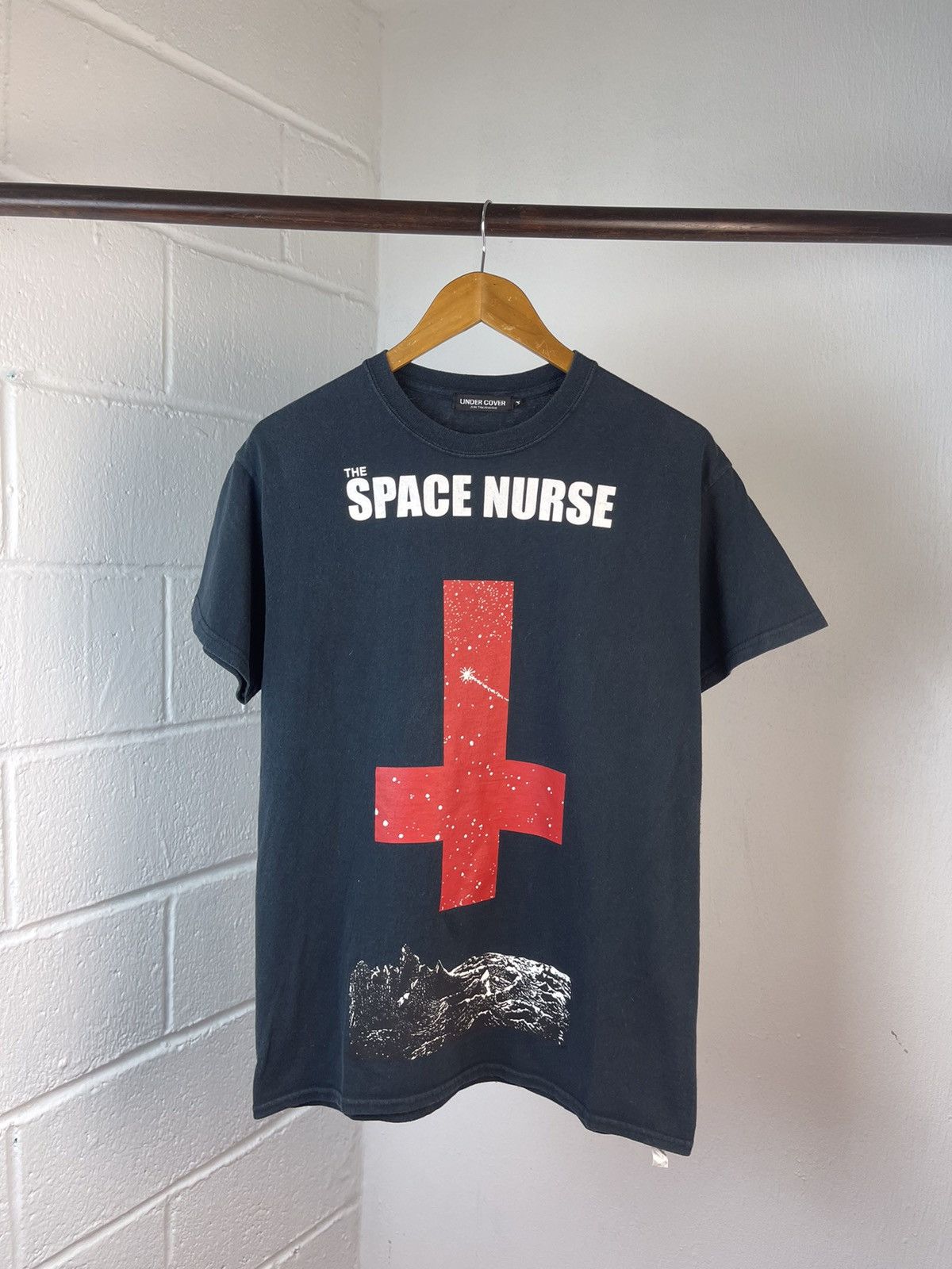 Jun Takahashi × Undercover Undercover ‘The Space Nurse’ Red Cross Tee Size US M / EU 48-50 / 2 - 2 Thumbnail