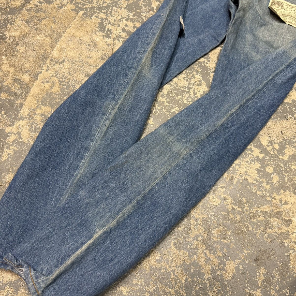Levi's Vintage Levi’s 501 0113 Light Blue Denim Jeans USA NWT Size US 28 / EU 44 - 12 Thumbnail