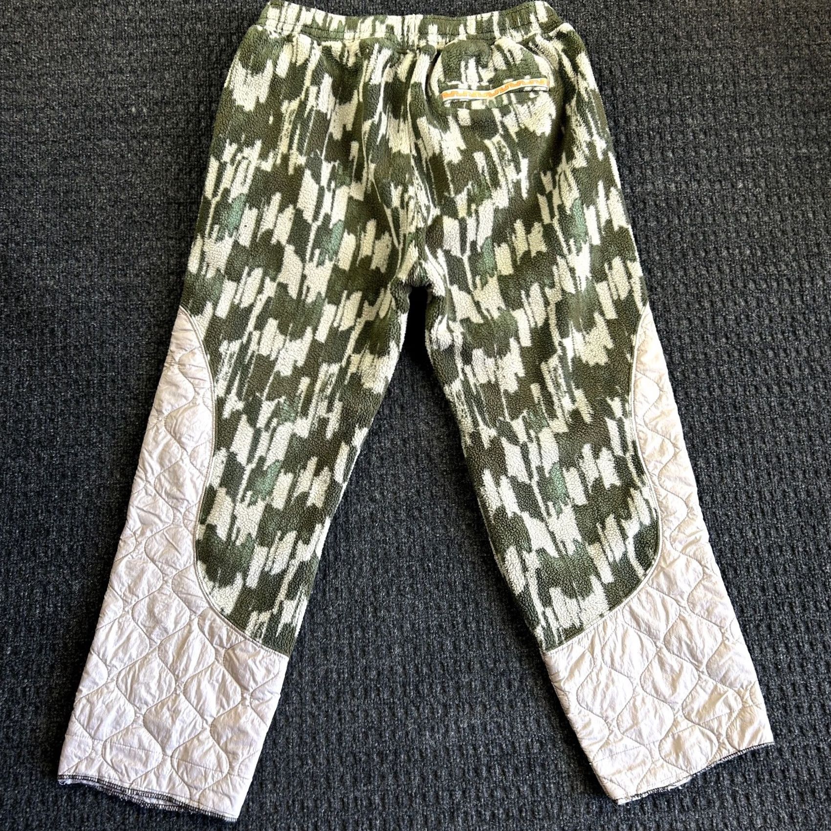 Puma Puma x Market Camo Joggers Sweatpants Quilted Green Orange M Men Pants Inseam 24" Fleece Streetwear Elastic Waist Pockets Hemmed Size M Color Green Size US 31 - 5 Thumbnail