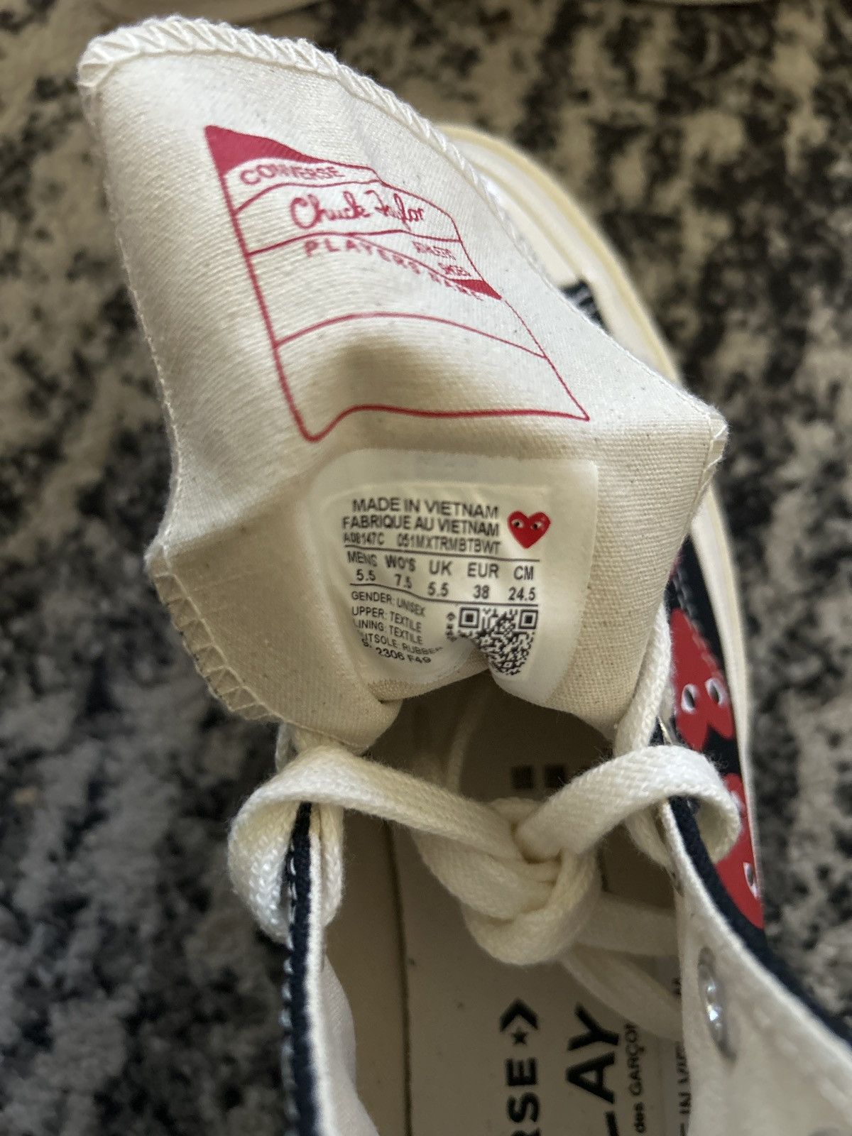 Comme des Garcons PLAY COMME des GARÇONS PLAY Converse Chuck 70 Heart Sneakers Size US 7.5 / IT 37.5 - 5 Thumbnail