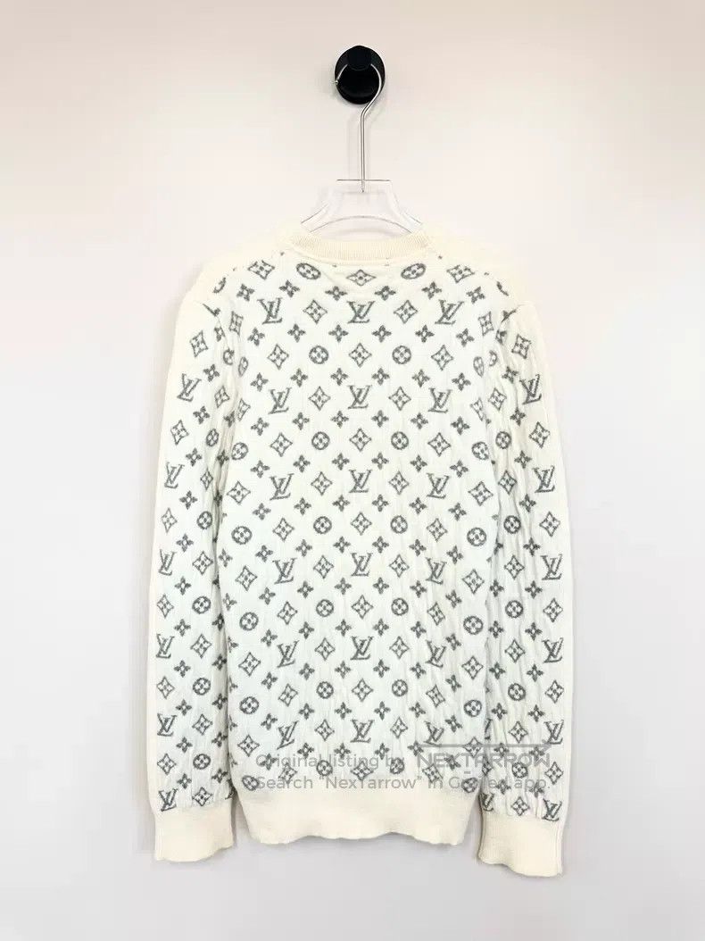 Louis Vuitton Louis Vuitton Beige back full logo cashmere knit sweater Size US L / EU 52-54 / 3 - 2 Thumbnail