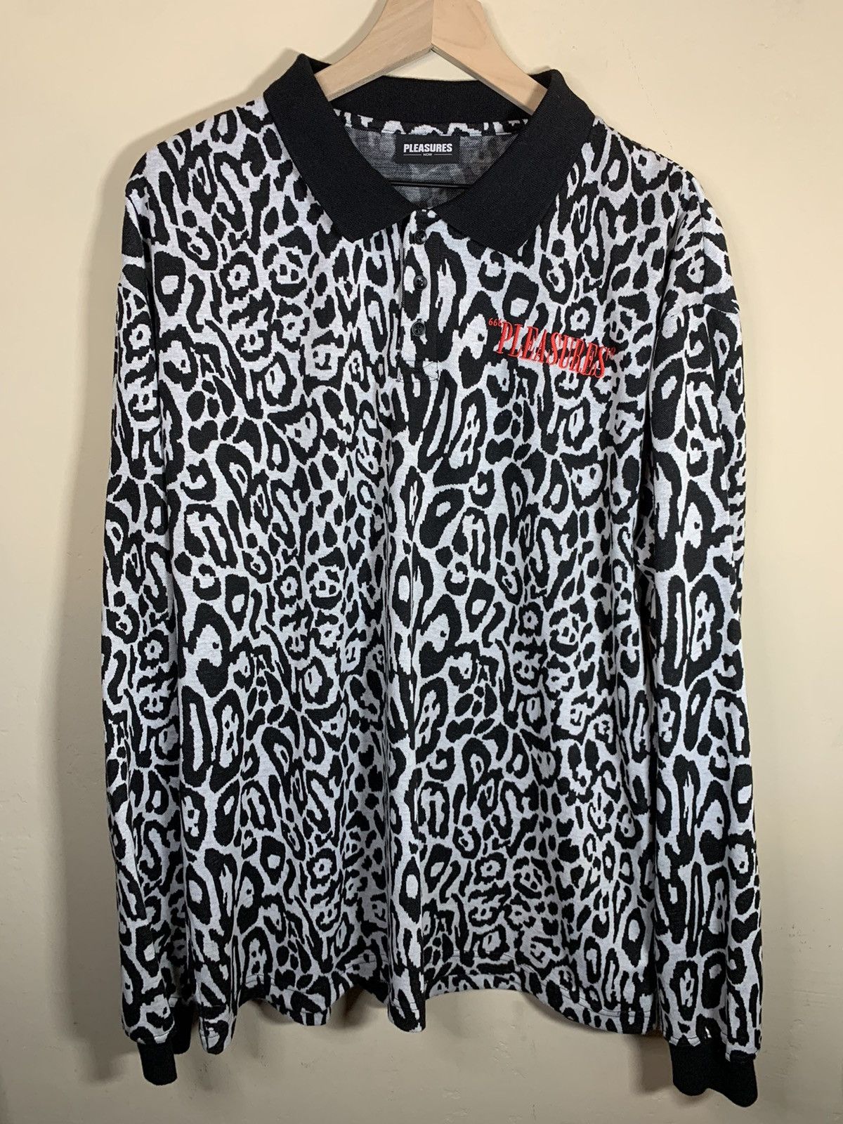 Designer × Pleasures *RARE* Pleasures Leopard Knit Henley Long Sleeve Sweater XL Size US XL / EU 56 / 4 - 1 Thumbnail