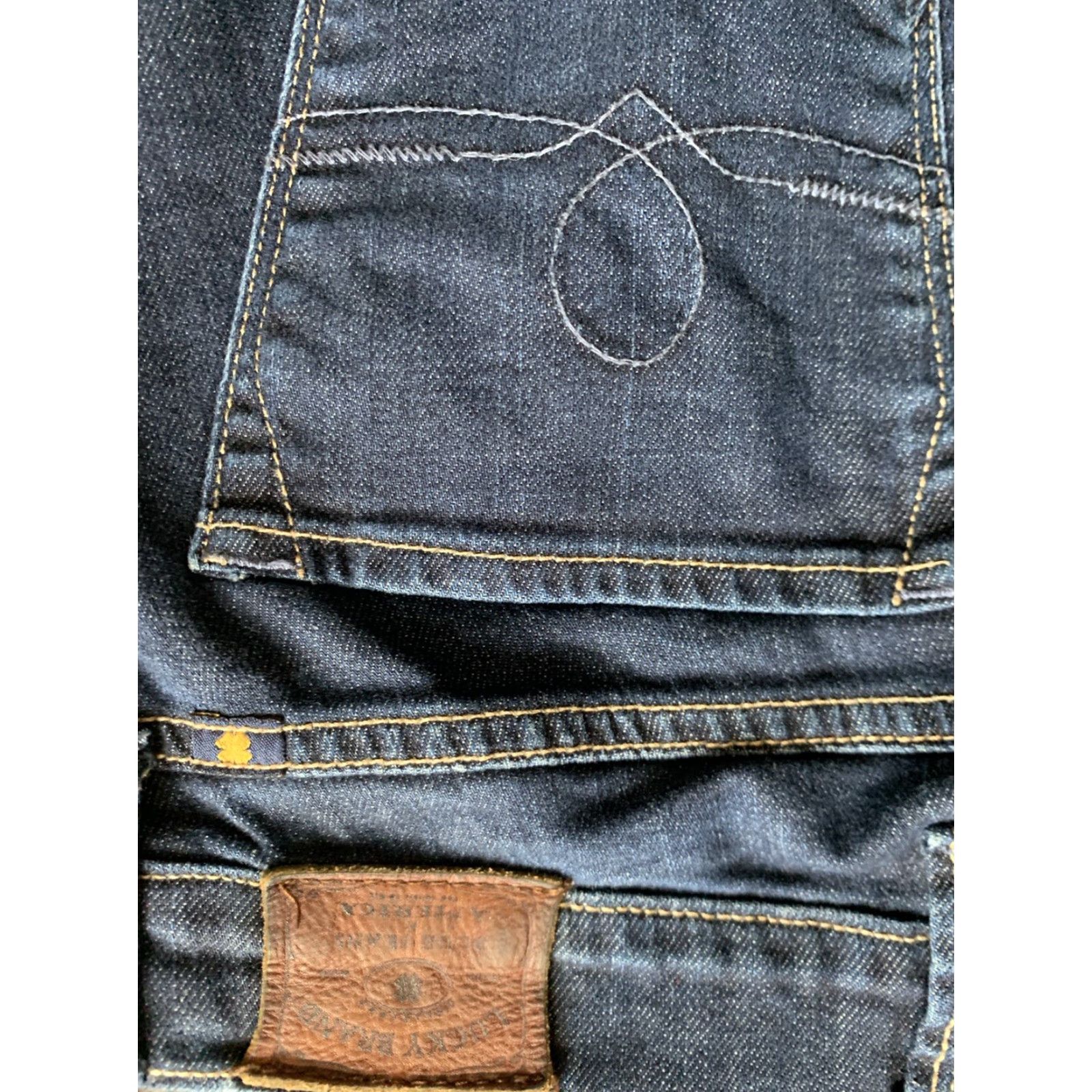 Lucky Brand Lucky Brand Sofia Capri Jean's Women's 4x27 Dark Blue Nice EUC Size 27" / US 4 / IT 40 - 3 Thumbnail