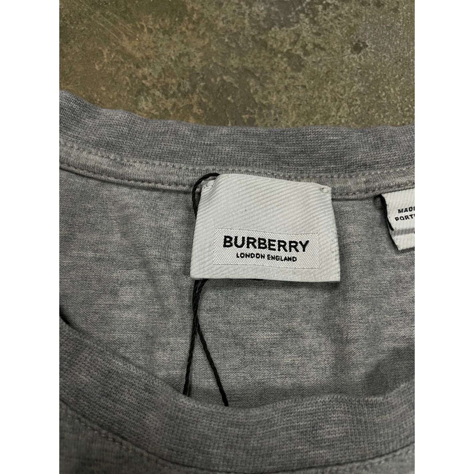 Burberry Burberry TB Logo Grey Tee Used Large Size US L / EU 52-54 / 3 - 2 Thumbnail
