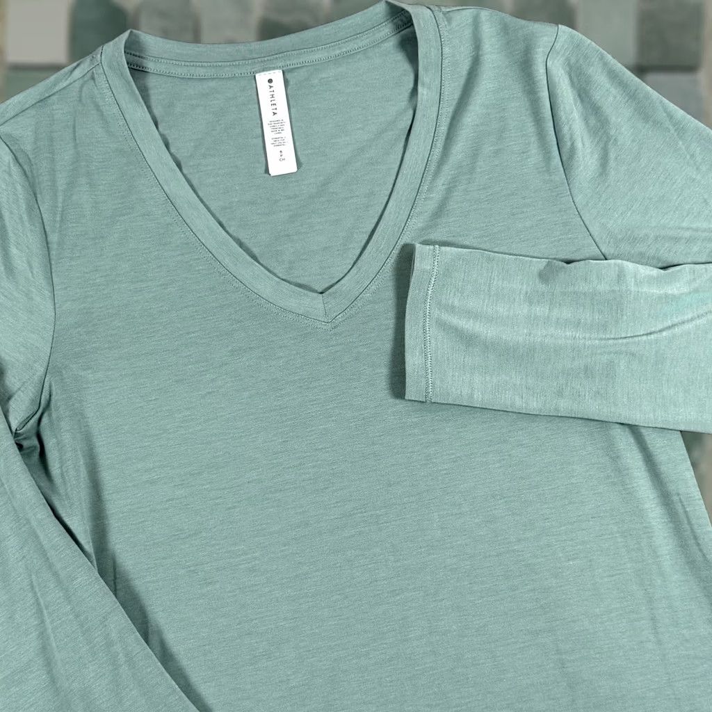 Athleta Athleta Shirt Womens Small Long Sleeve V Neck Essential Lightweight Soft FA21 Size S / US 4 / IT 40 - 1 Thumbnail