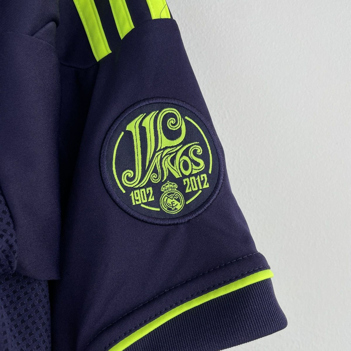 Adidas Real Madrid Away Adidas Men’s Jersey Shirt 2012-2013 Size US S / EU 44-46 / 1 - 13 Thumbnail
