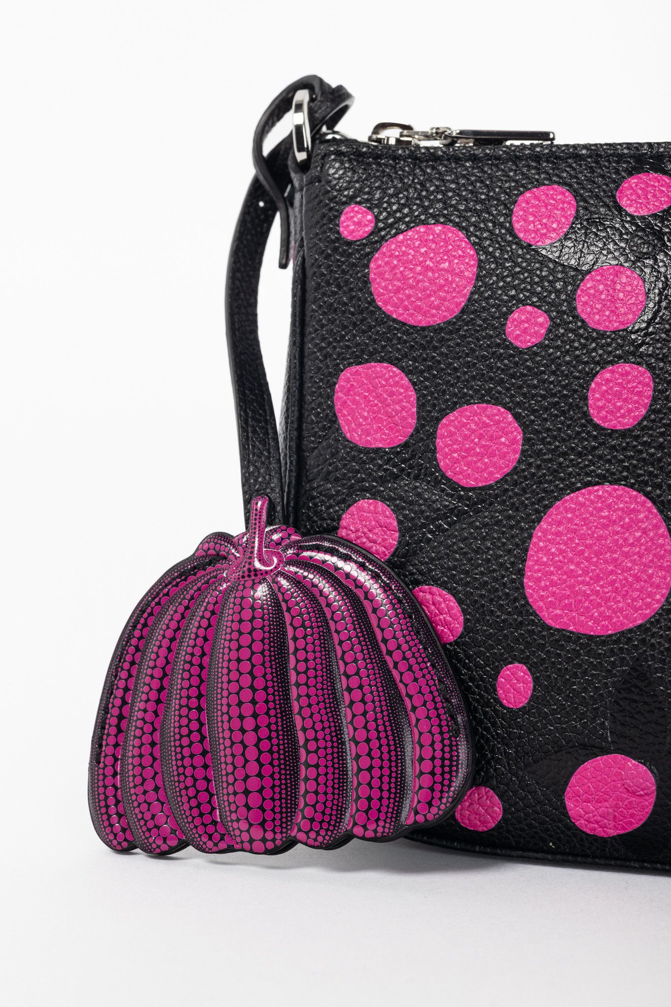 Louis Vuitton × Yayoi Kusama Louis Vuitton Multi Pochette Accessoires Infinity Dots Bag Size ONE SIZE - 8 Thumbnail
