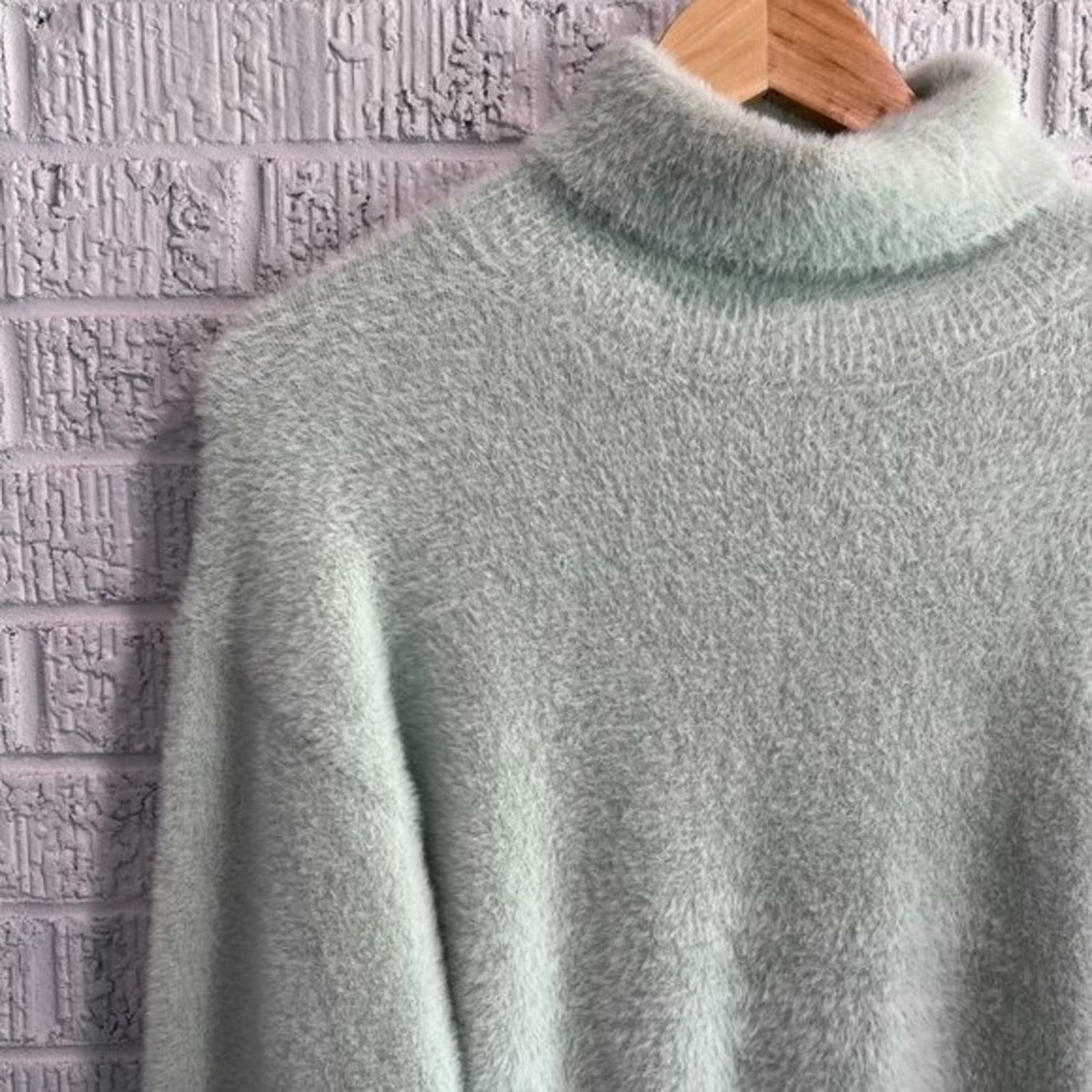 Ann Taylor Ann Taylor XXS Women's Turtle Neck Mint Fuzzy Long-Sleeve Size XXS / US 00 / IT 34 - 4 Thumbnail