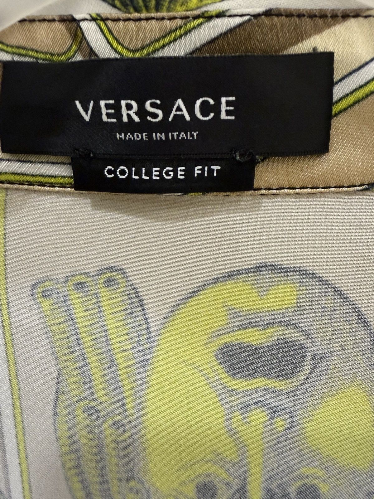 Versace Le Maschere print Shirt size46 Size US S / EU 44-46 / 1 - 8 Thumbnail