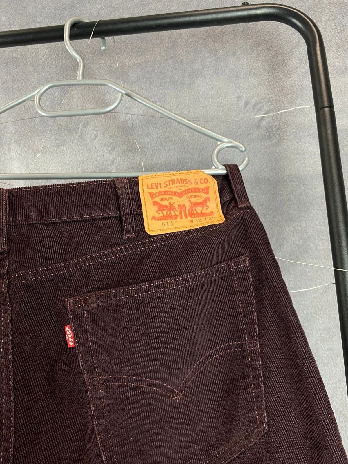 Levi's Levi’s Corduroy Pants Burgundy Straight Leg 38/30 Size US 38 / EU 54 - 4 Thumbnail