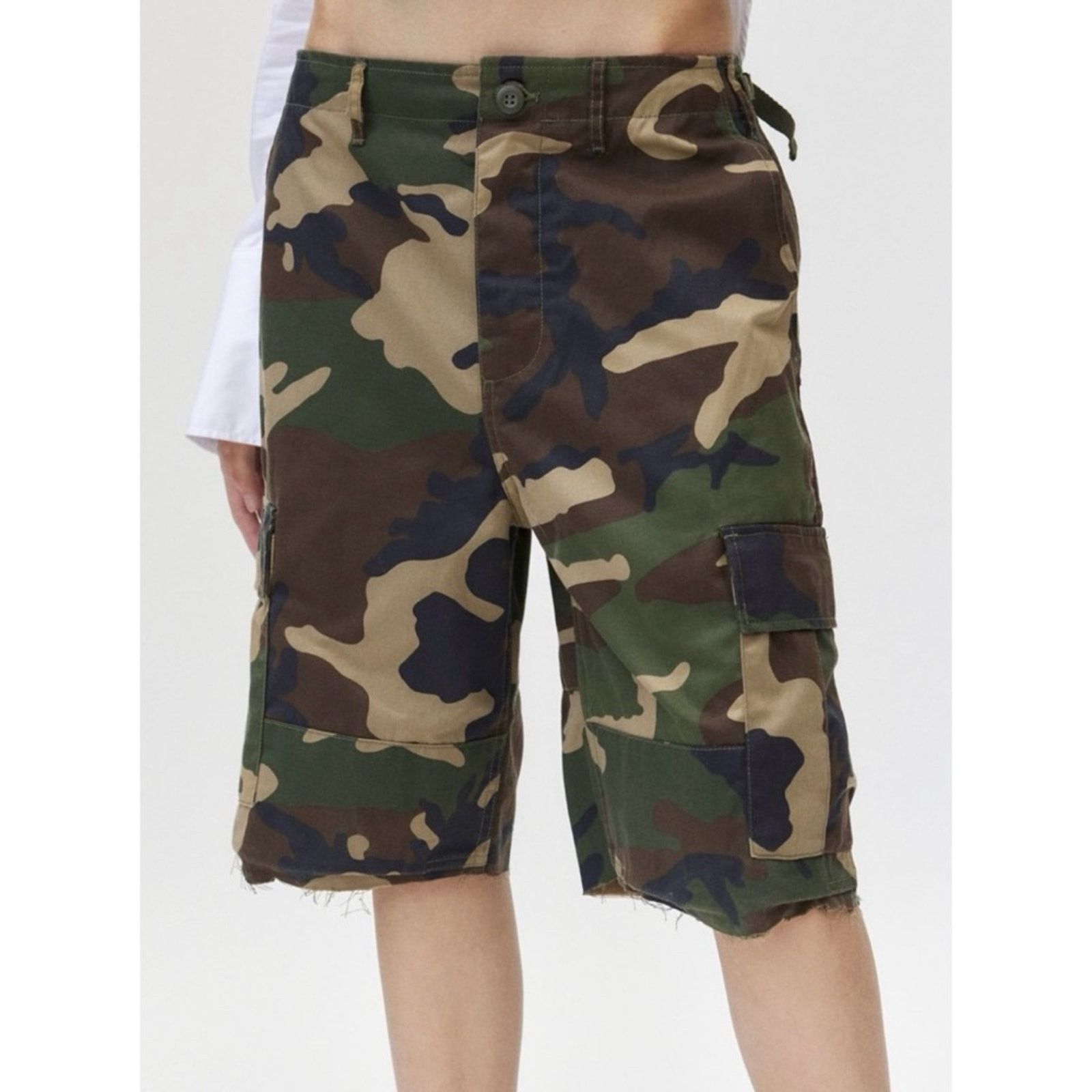Urban Renewal Urban Outfitters Urban Renewal Remade Camo Cut-Off Short S Size 31" - 15 Thumbnail