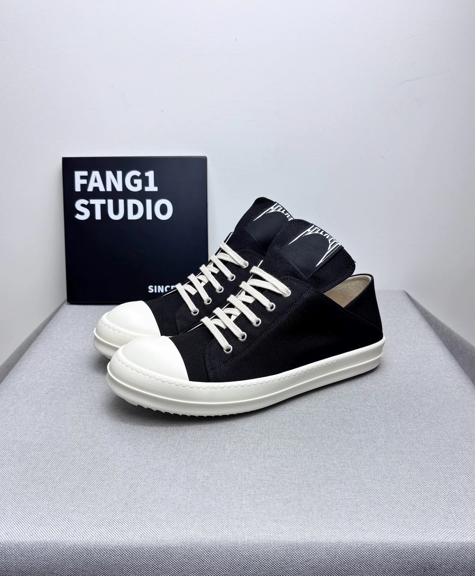 Rick Owens Rick Owens Black Lowtop Sneakers 10.5 Men Size US 10.5 / EU 43-44 - 1 Thumbnail