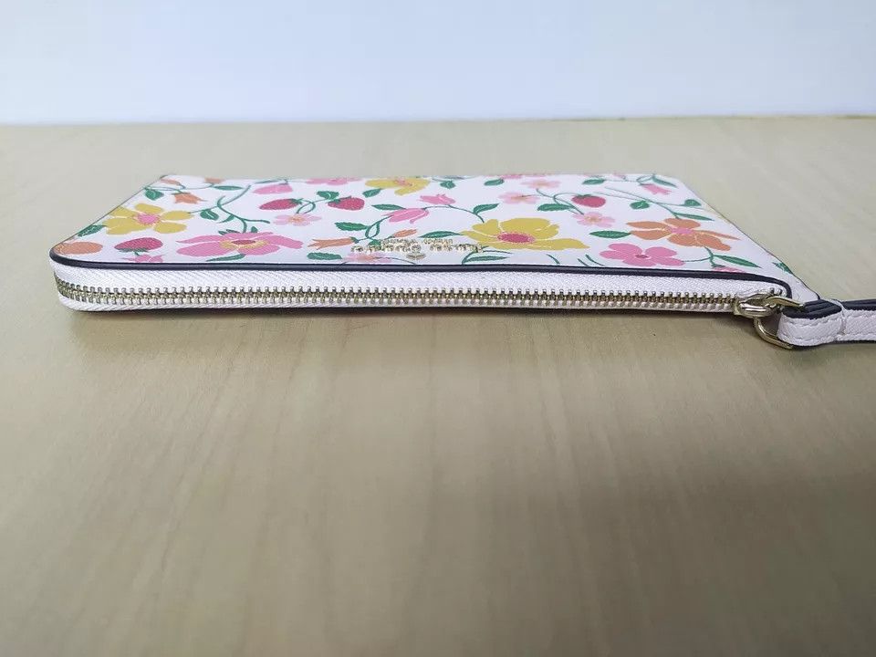 Kate Spade Kate Spade Lucy Strawberry Garden L-Zip Wristlet T-0005 Size ONE SIZE - 3 Thumbnail